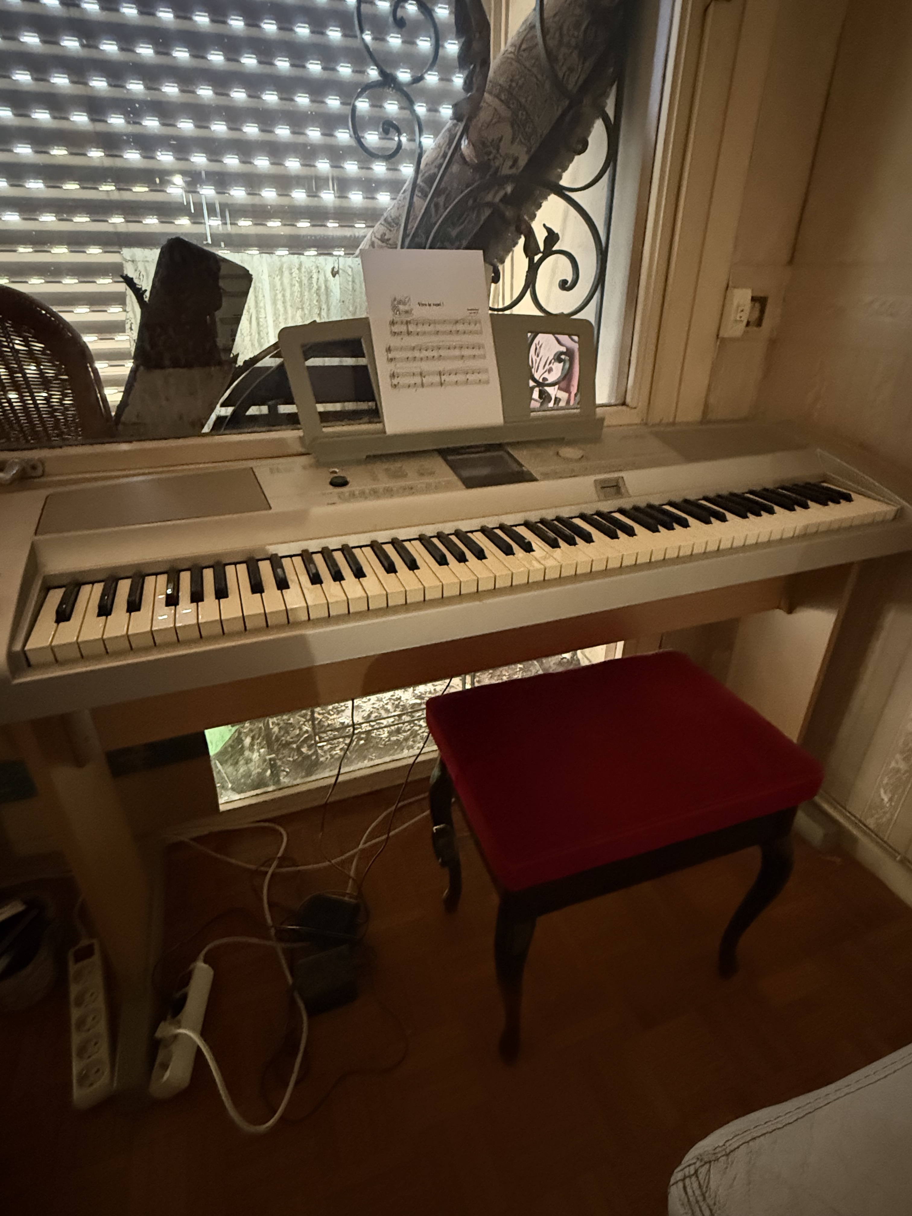 Vends piano Yamaha DGX 505