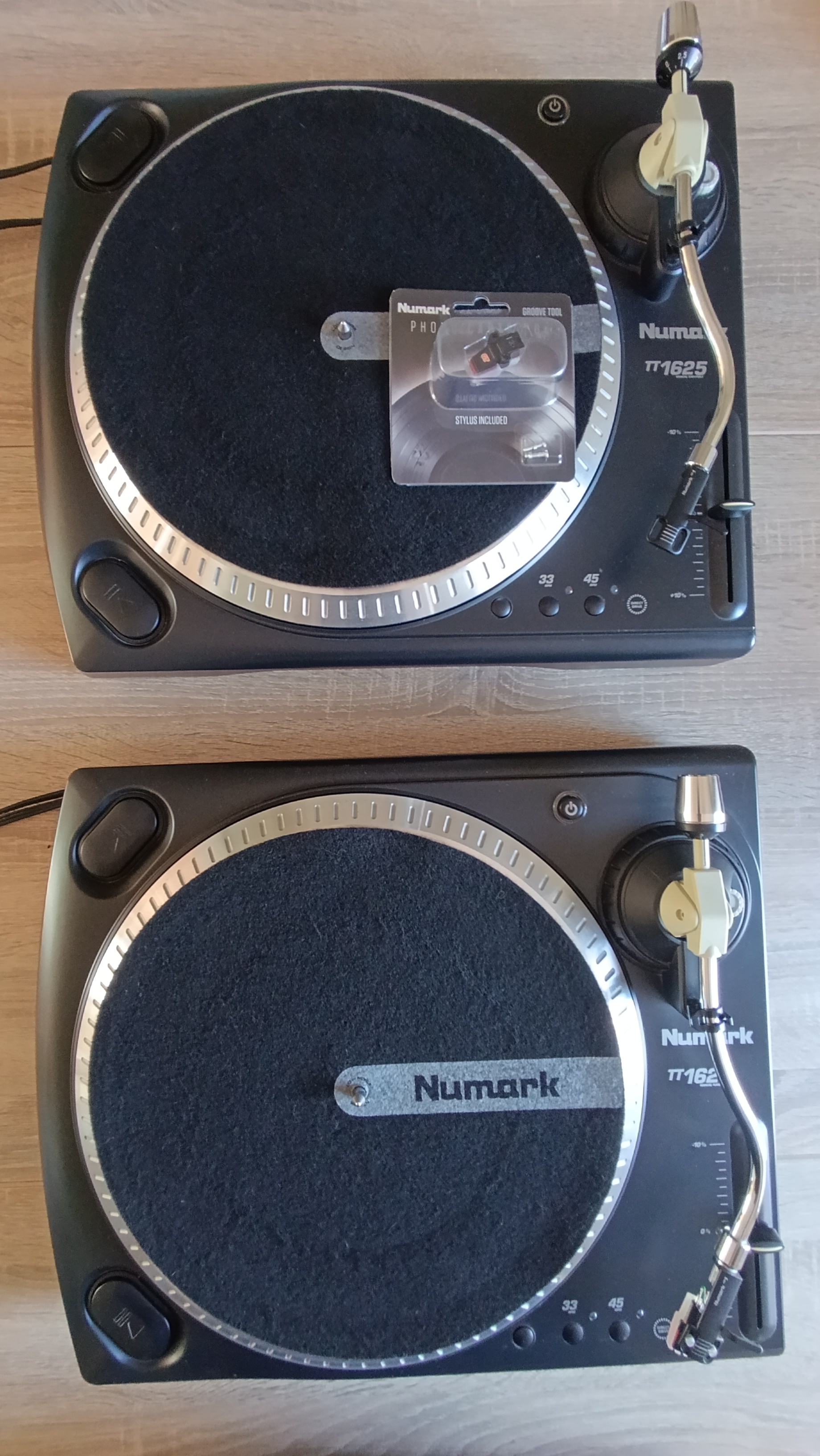 paire de platines Numark tt1625
