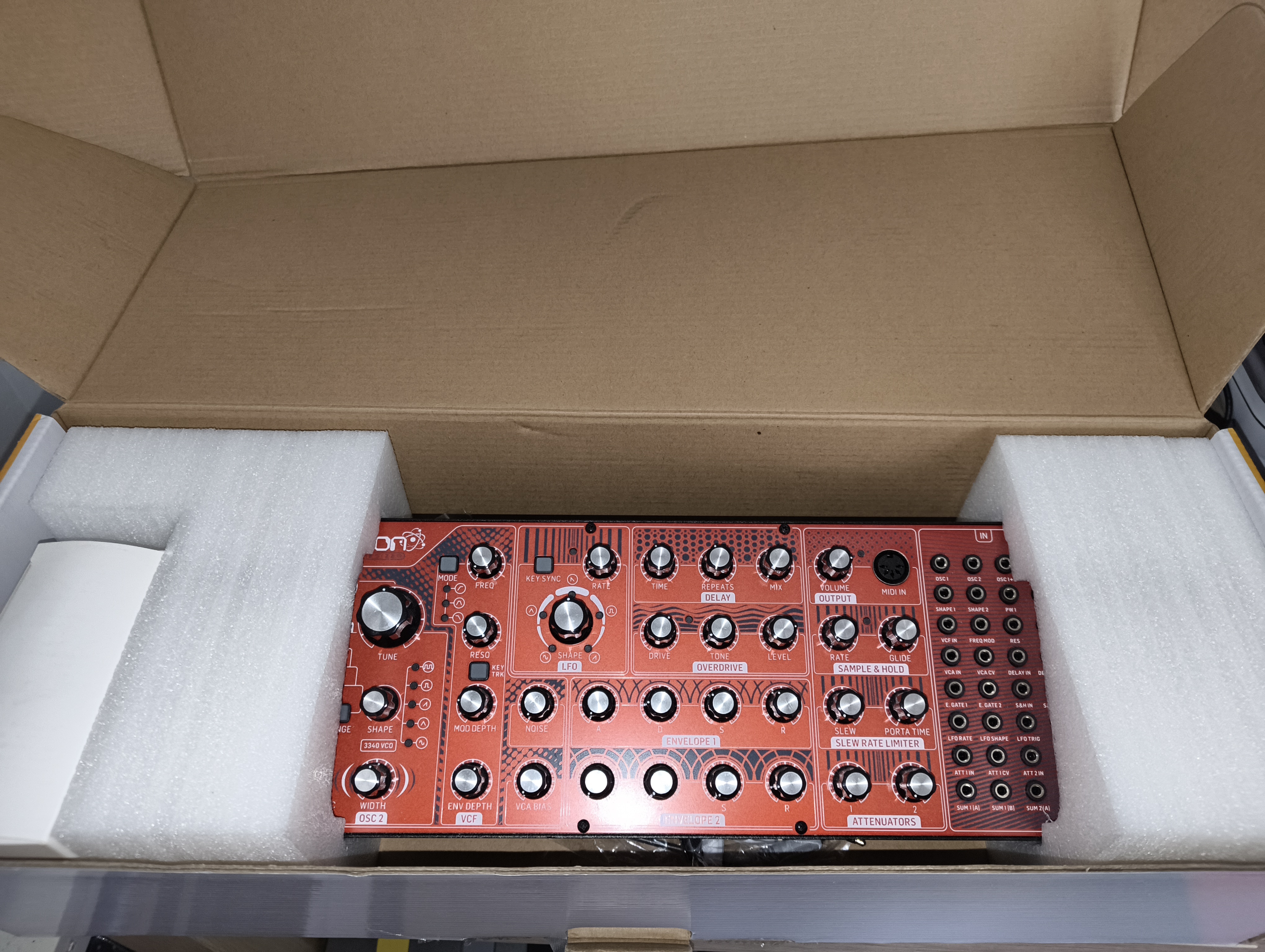Behringer Neutron - État comme neuf - Complet avec accessoires d'origine