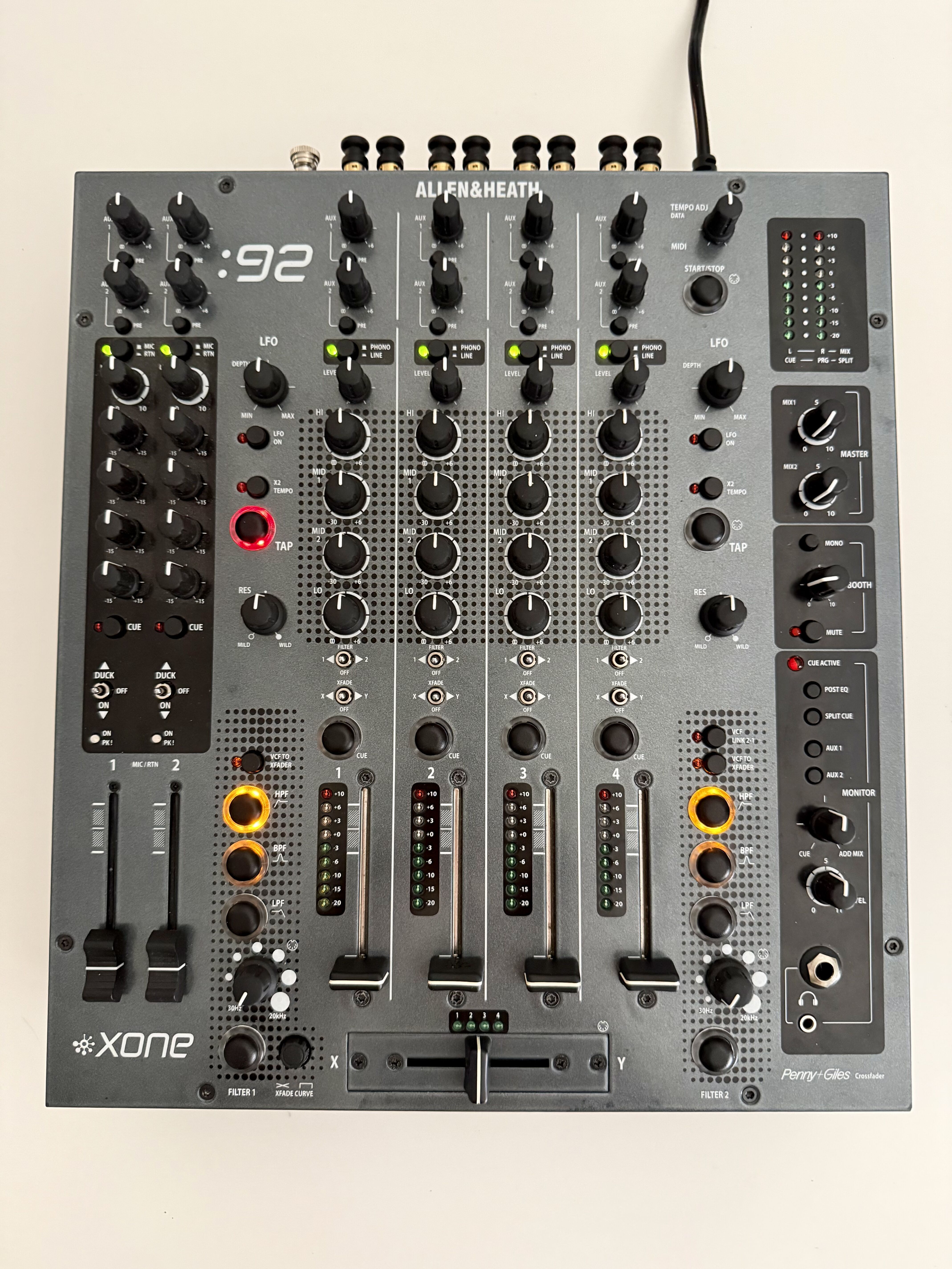 Allen & Heath Xone 92 - État quasi neuf / Boîte d'origine