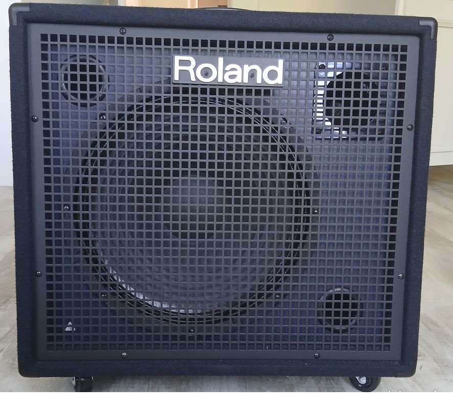 Roland KC-600 – Comme neuf – Très peu servi – Emballage et facture d'origine