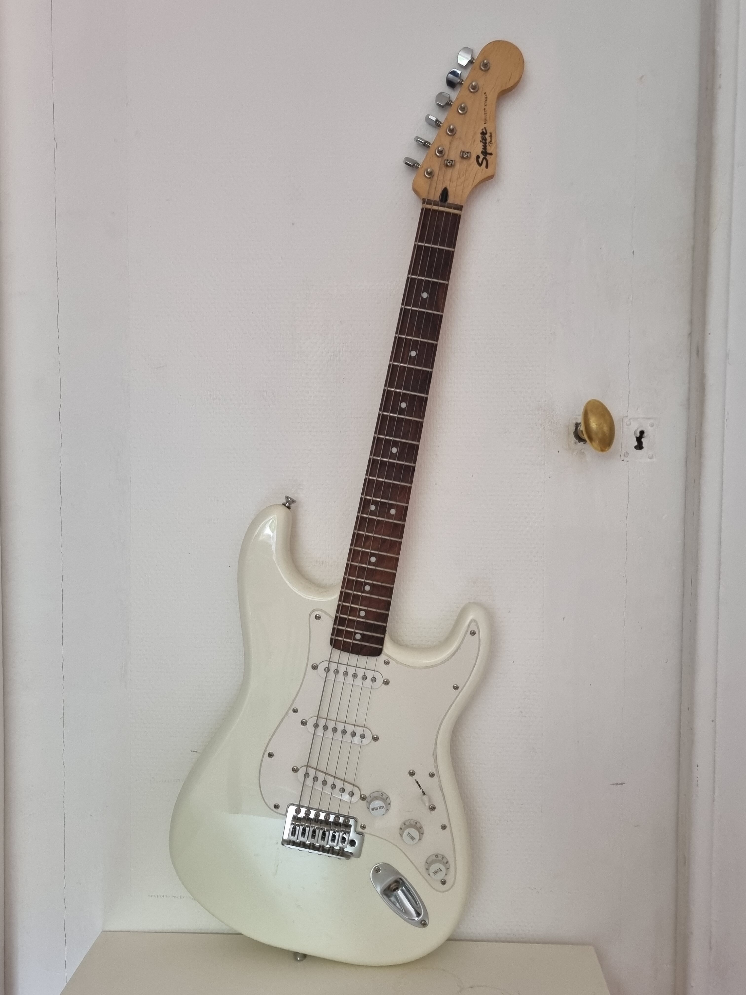 SQUIER Affinity olympic white Strat Scalloped style Ritchie Blackmoore