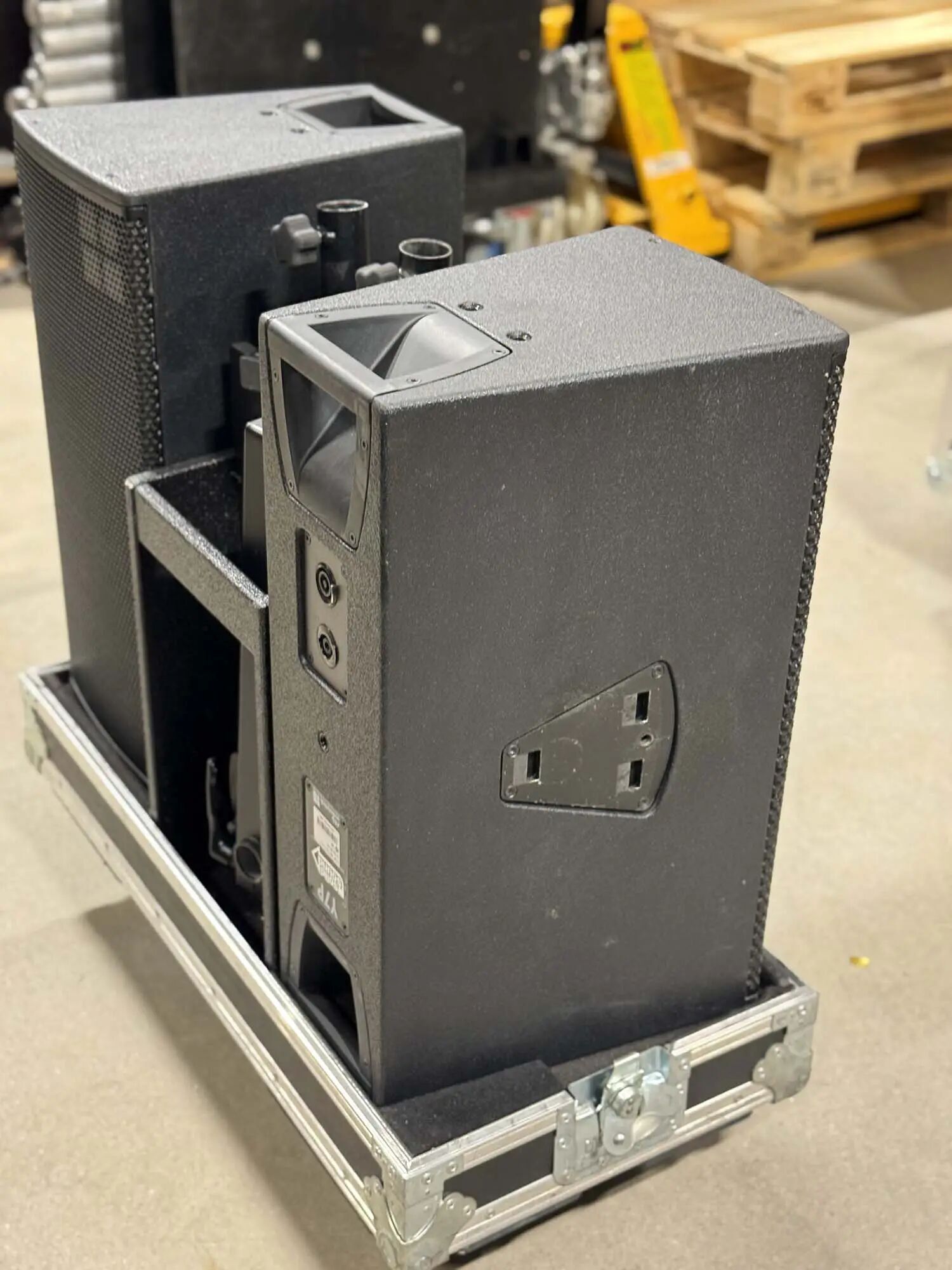 d&b audiotechnik Y7P + Flight case. Testé et prêt à l'emploi.