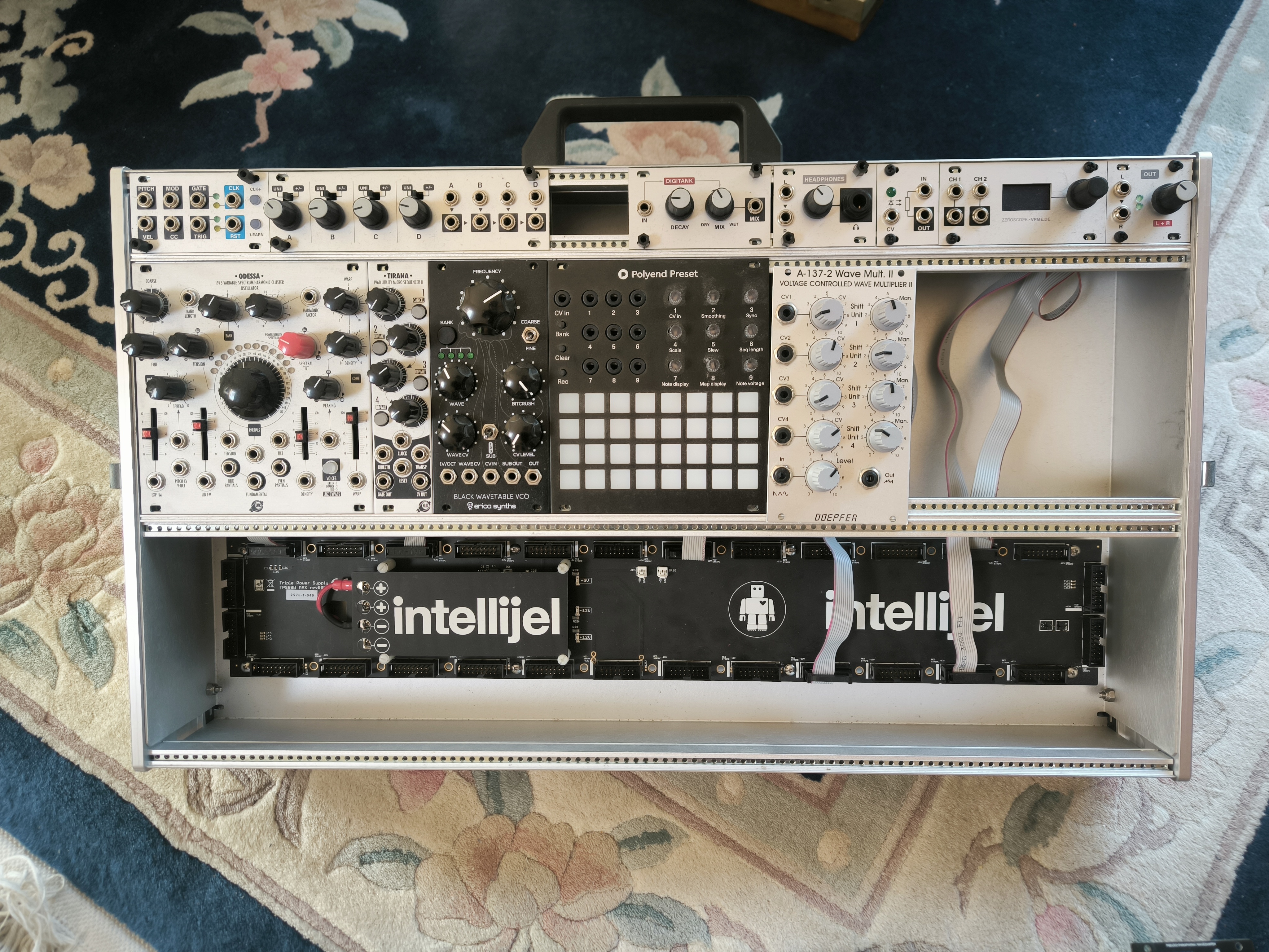 XAOC Devices Odessa – Oscillateur additif Eurorack – Excellent état