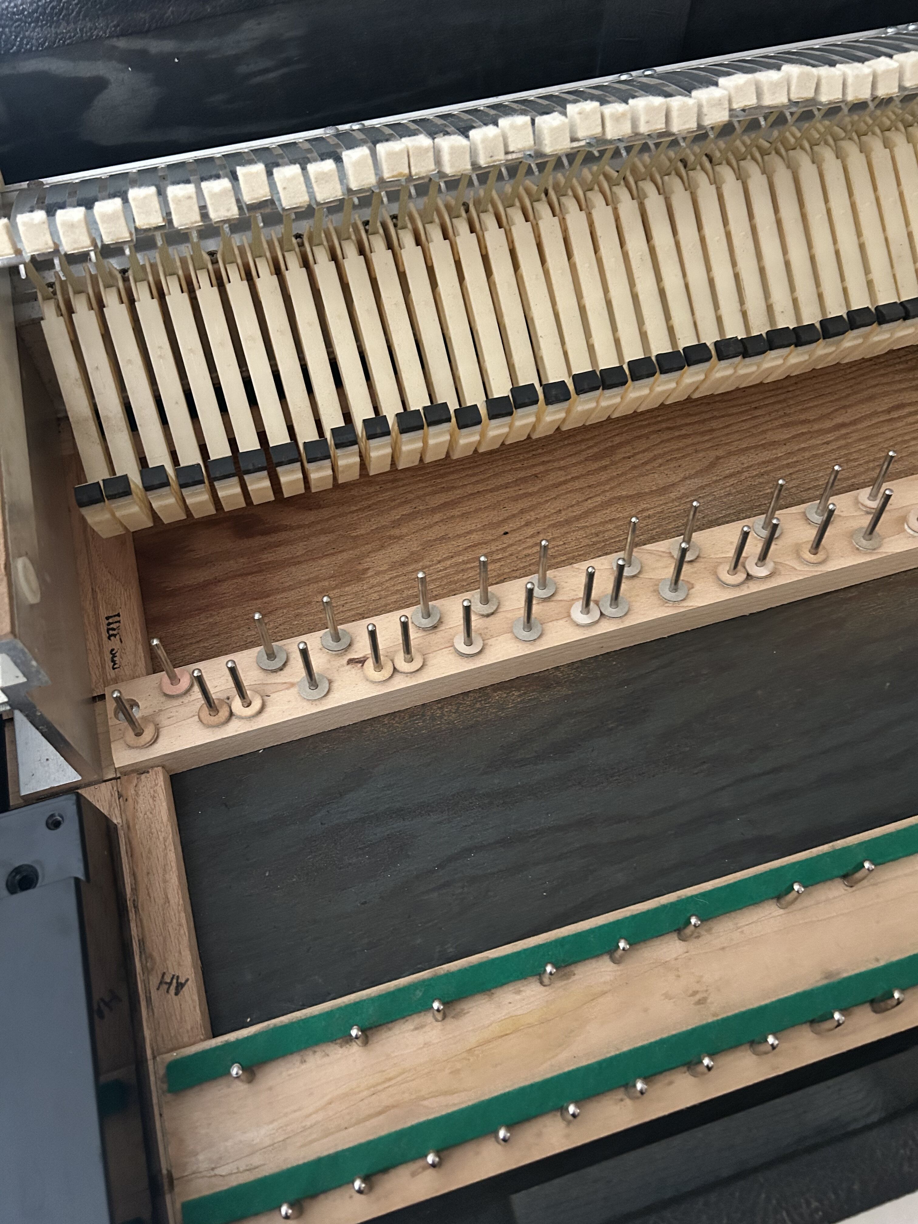 Rhodes Mark II Suitcase (23052)