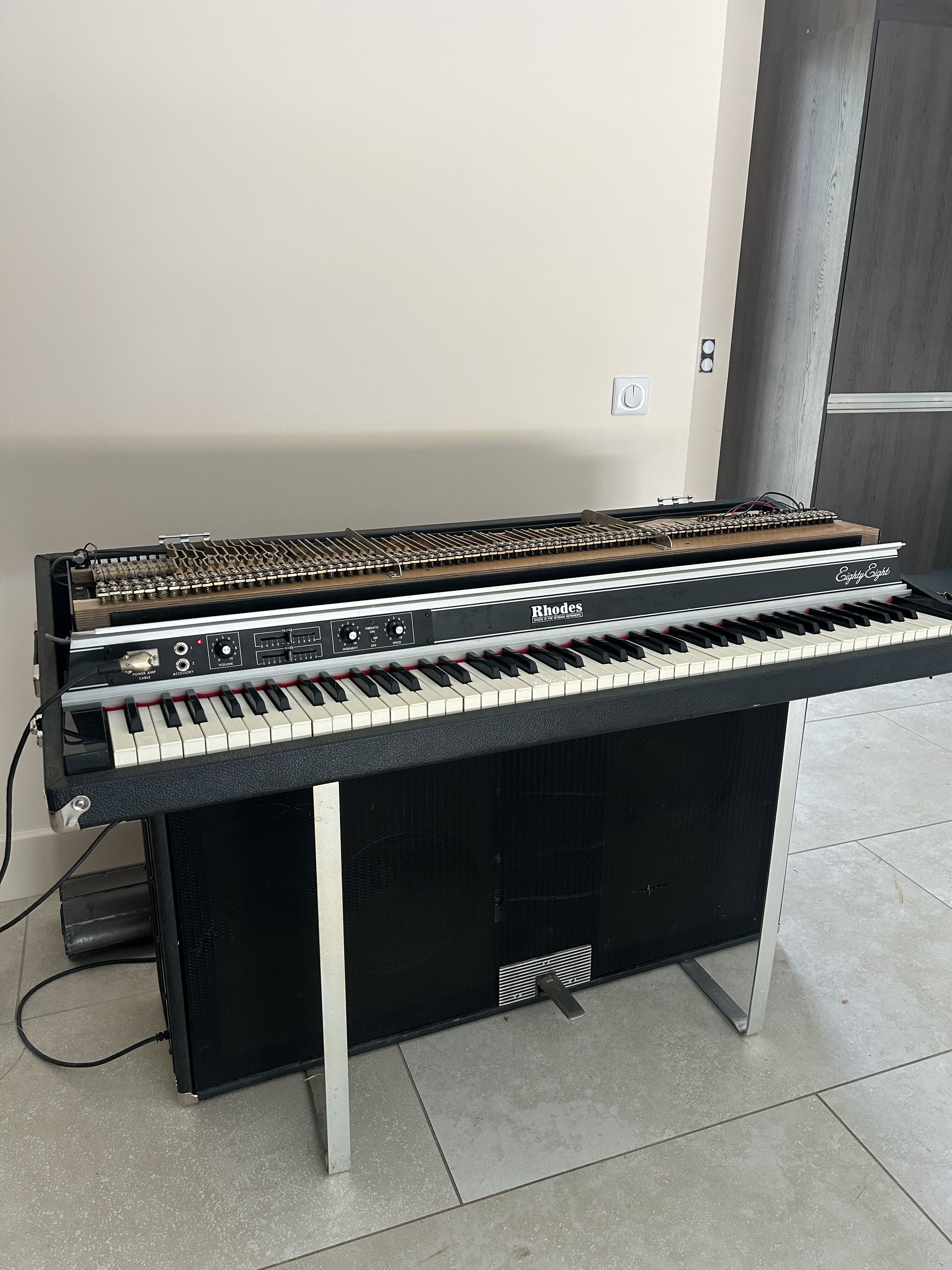 Rhodes Mark II Suitcase (68825)
