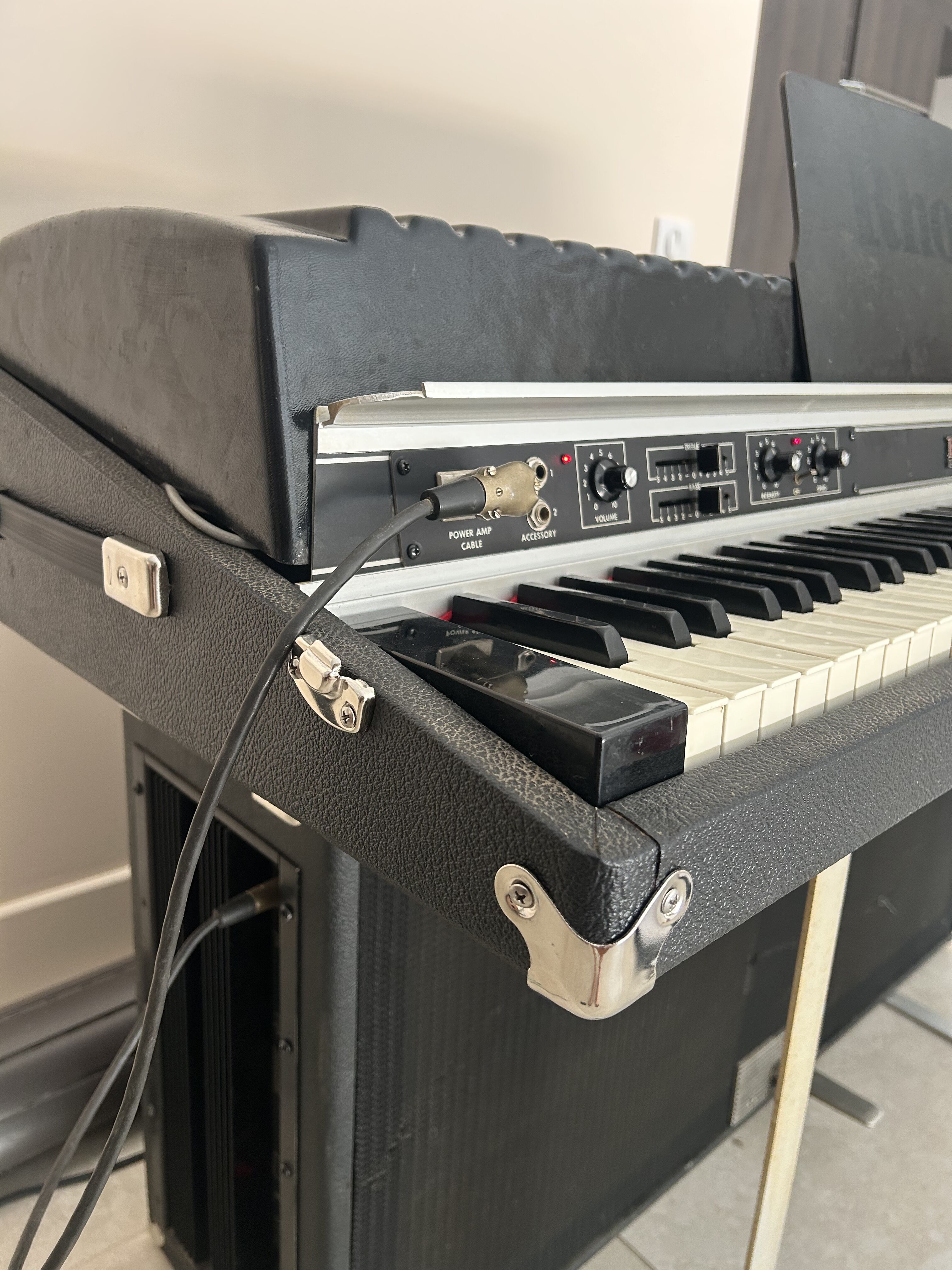 Rhodes Mark II Suitcase (13403)