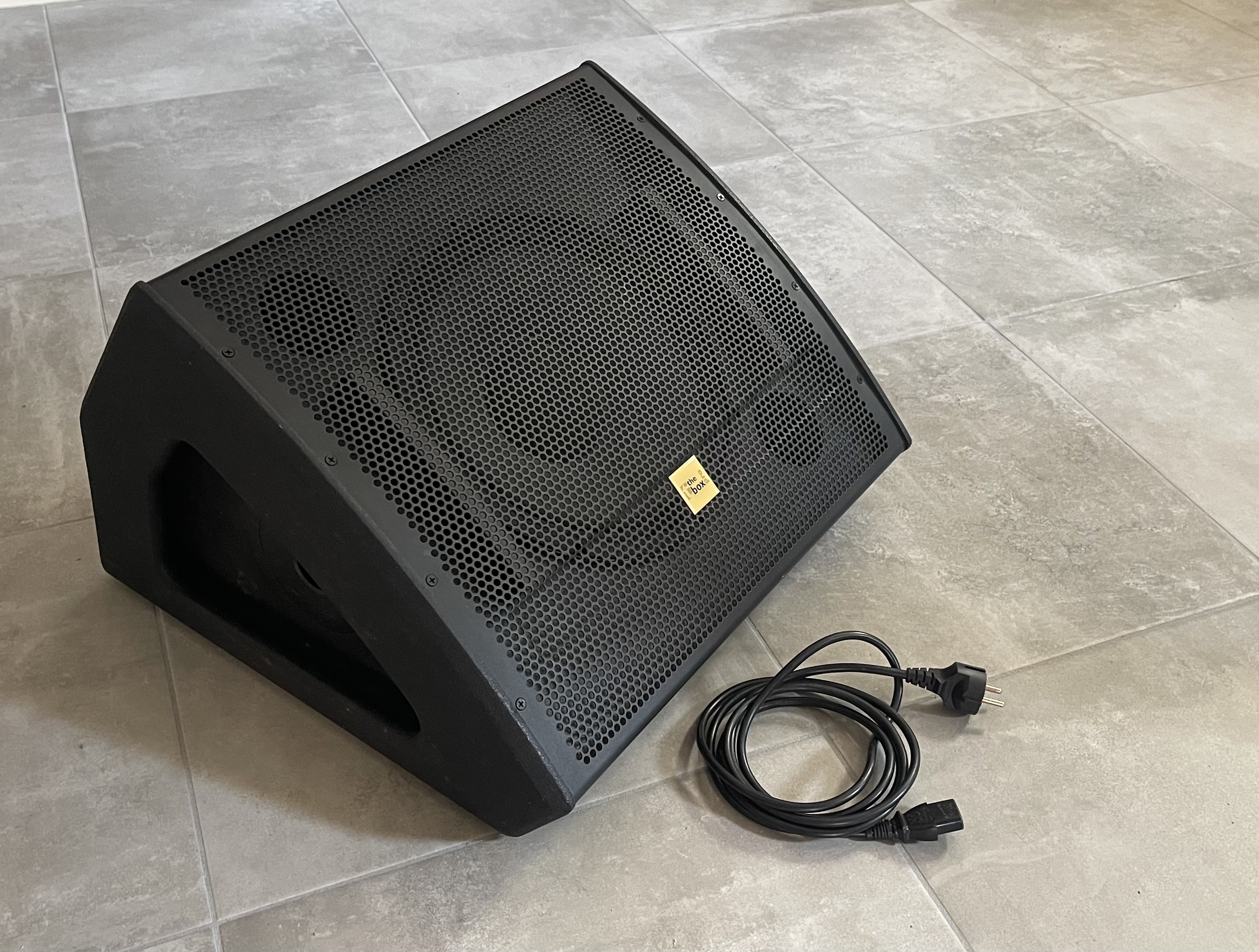 Moniteur de scène actif marque Thomann modèle « The Box Pro Mon A12 » puissance RMS 350 Watt