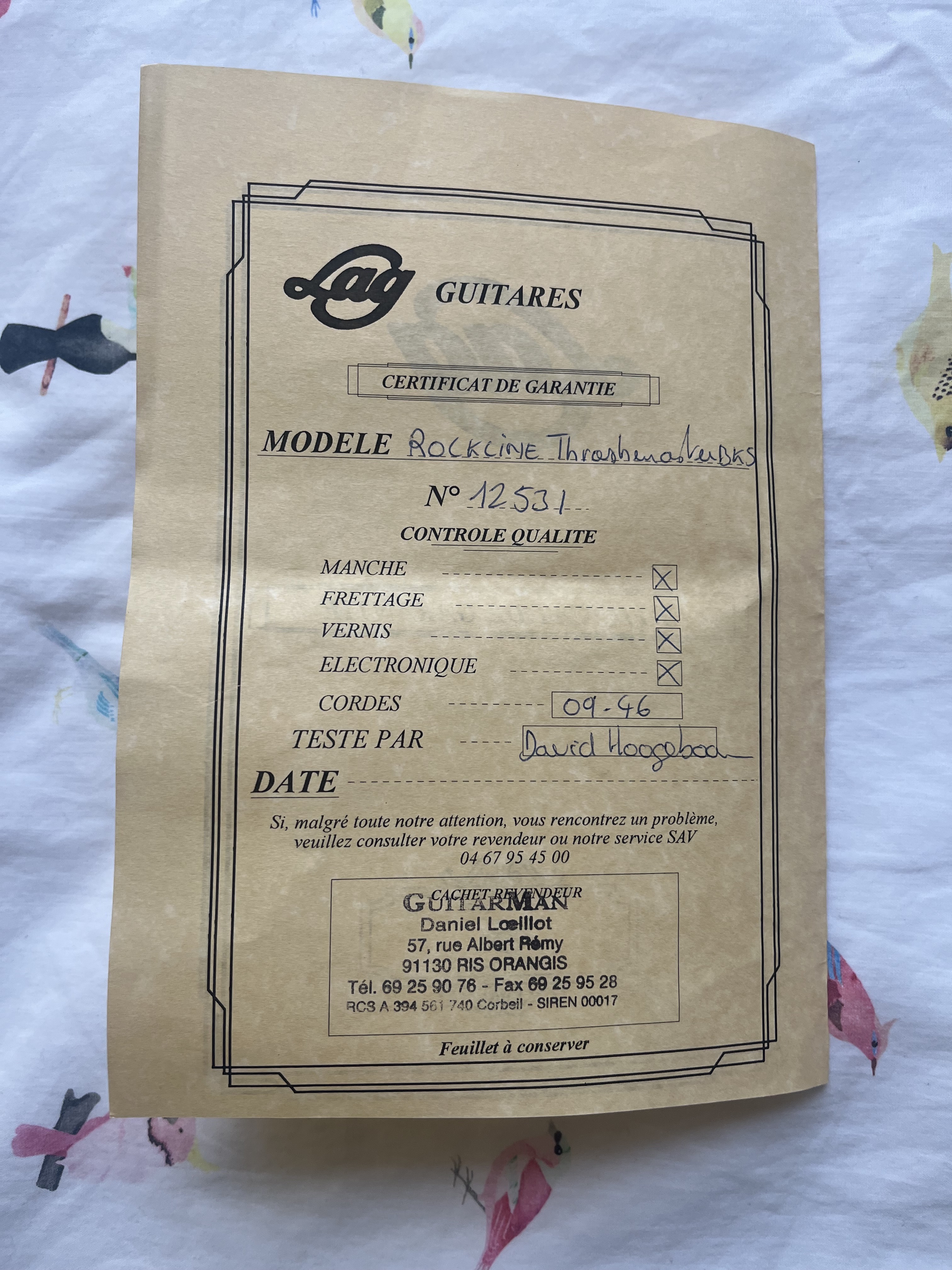 vends véritable guitare LAG made in France