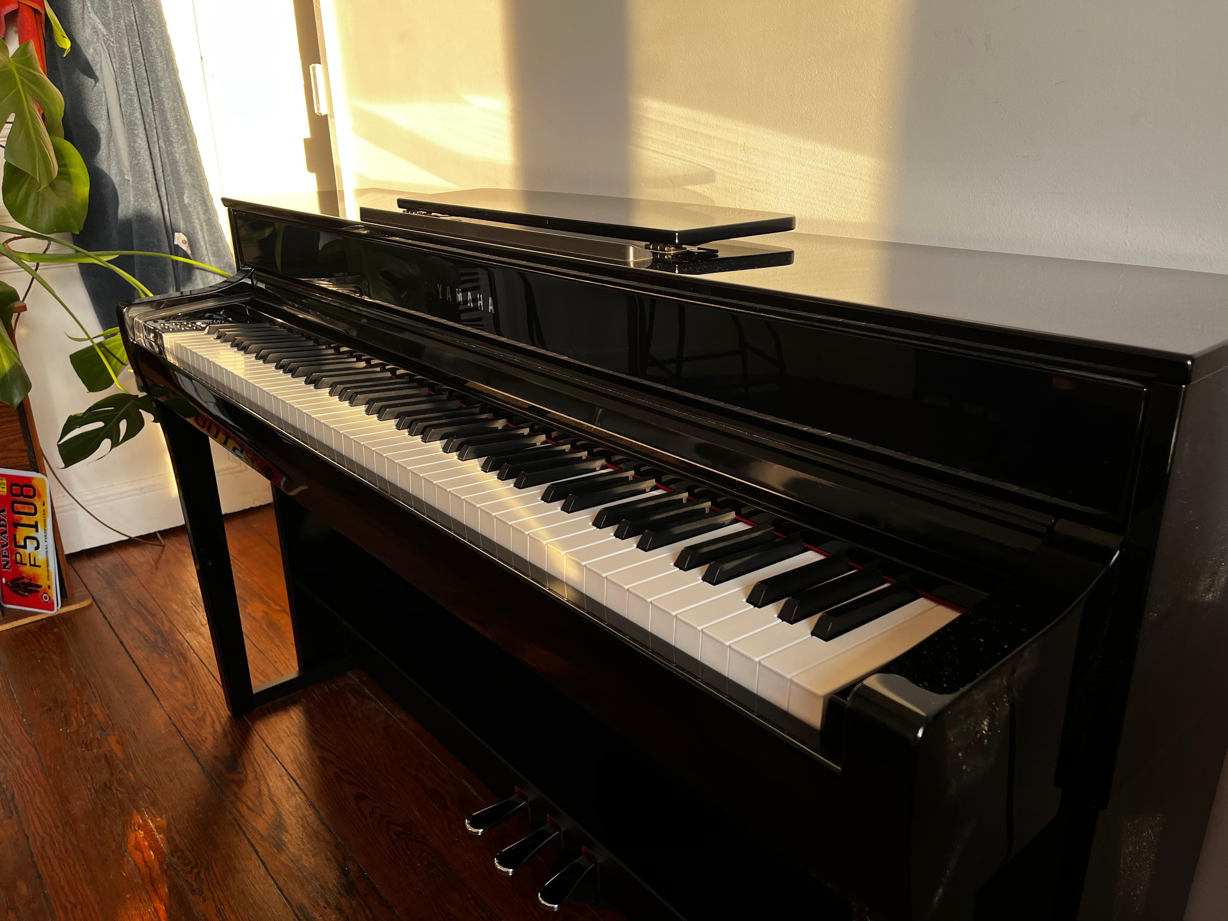 Vends Piano Yamaha Clavinova CLP-735 PE (Noir Brillant)