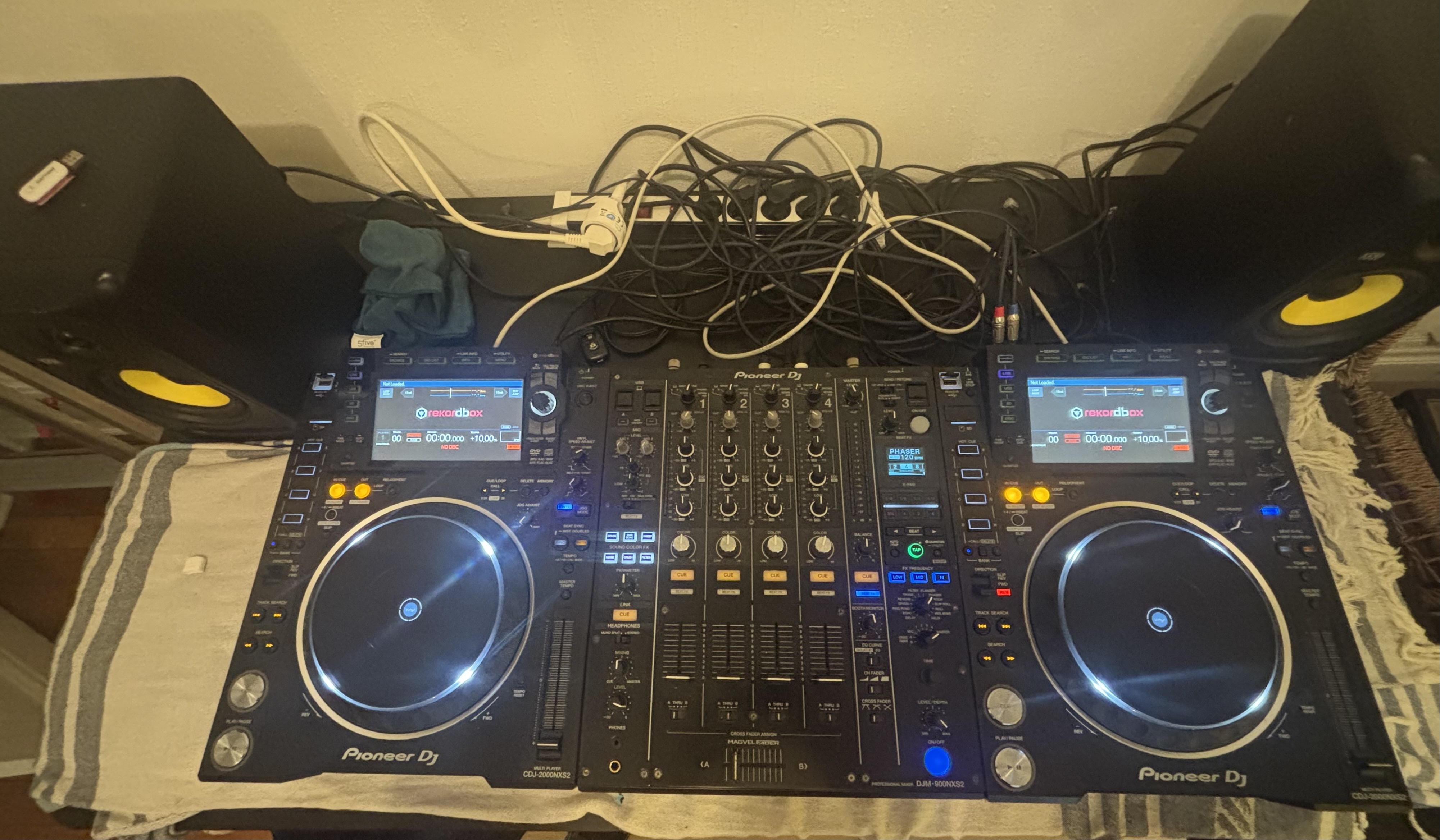 2X CDJ2000 Nexus 2 + 2 Flight-case 