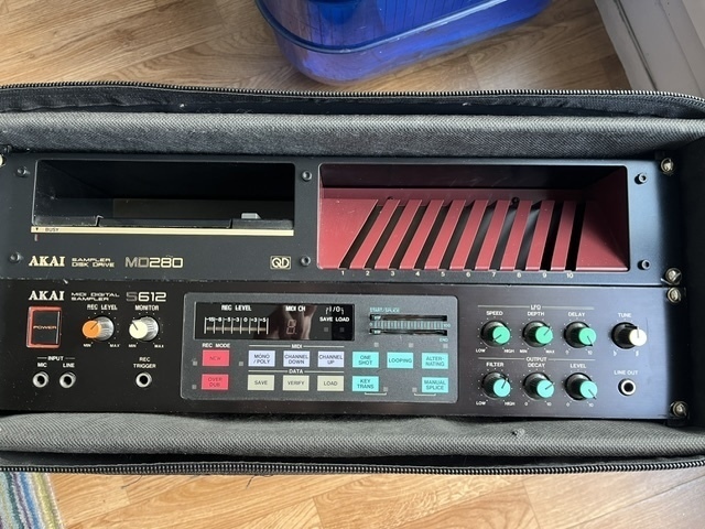 AKAI S612 + MD280 + 10 QD + Housse "rack" + cable DIN (AKAI VX90)