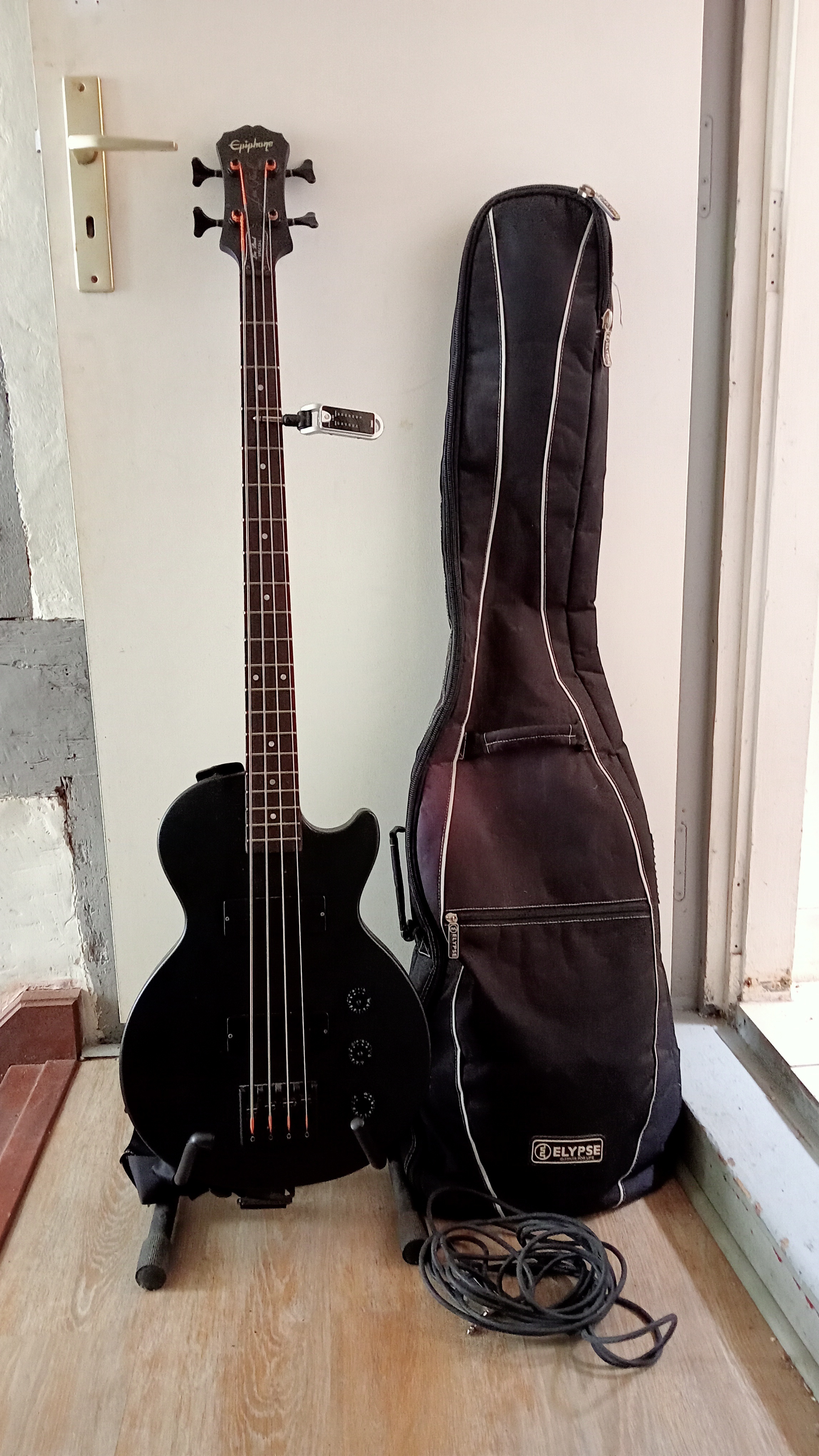 GUITARE BASSE EPIPHONE LES PAUL SPECIAL BASS  finition série limitée noir mat