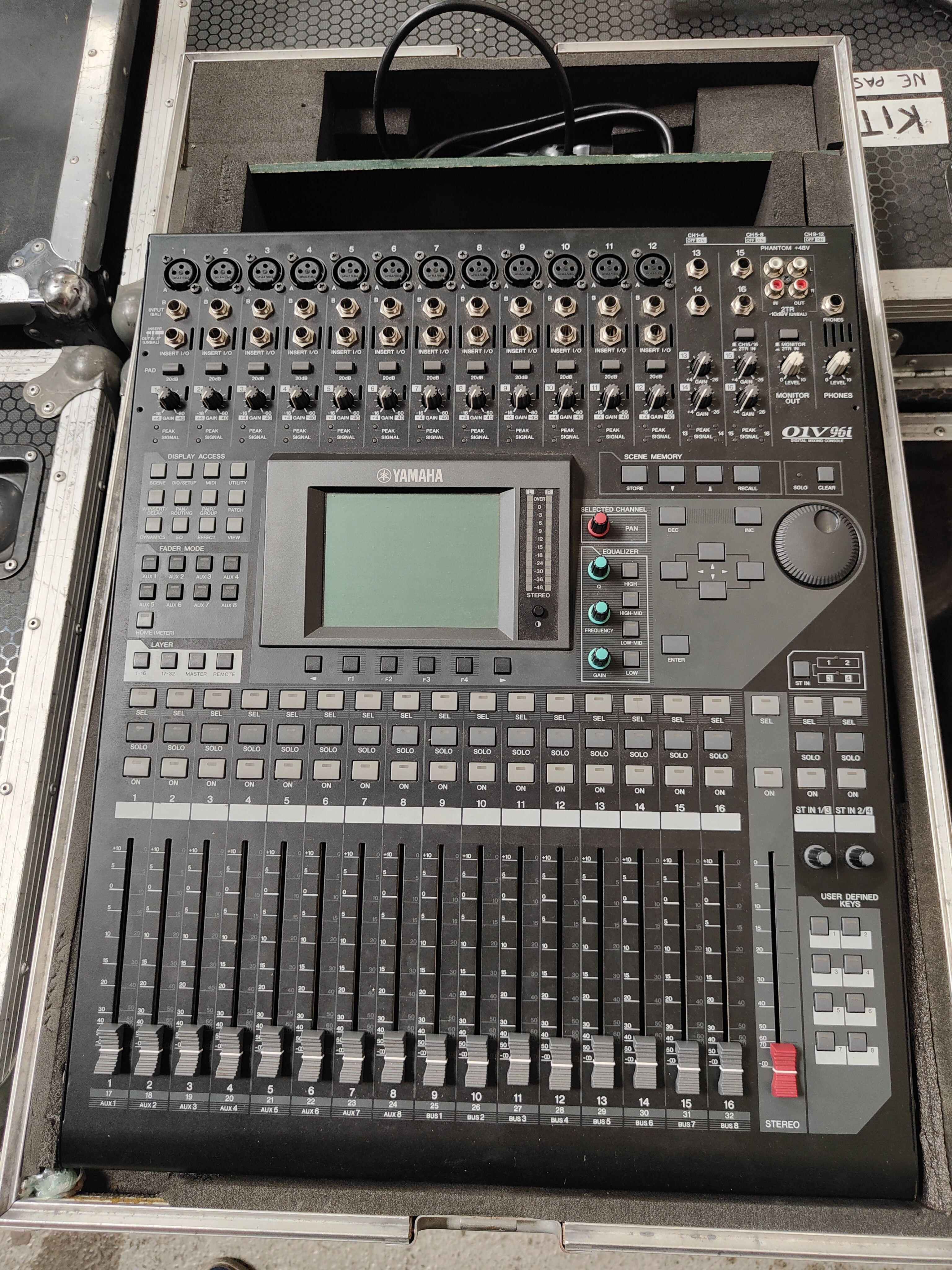Vends console Yamaha 01V96i