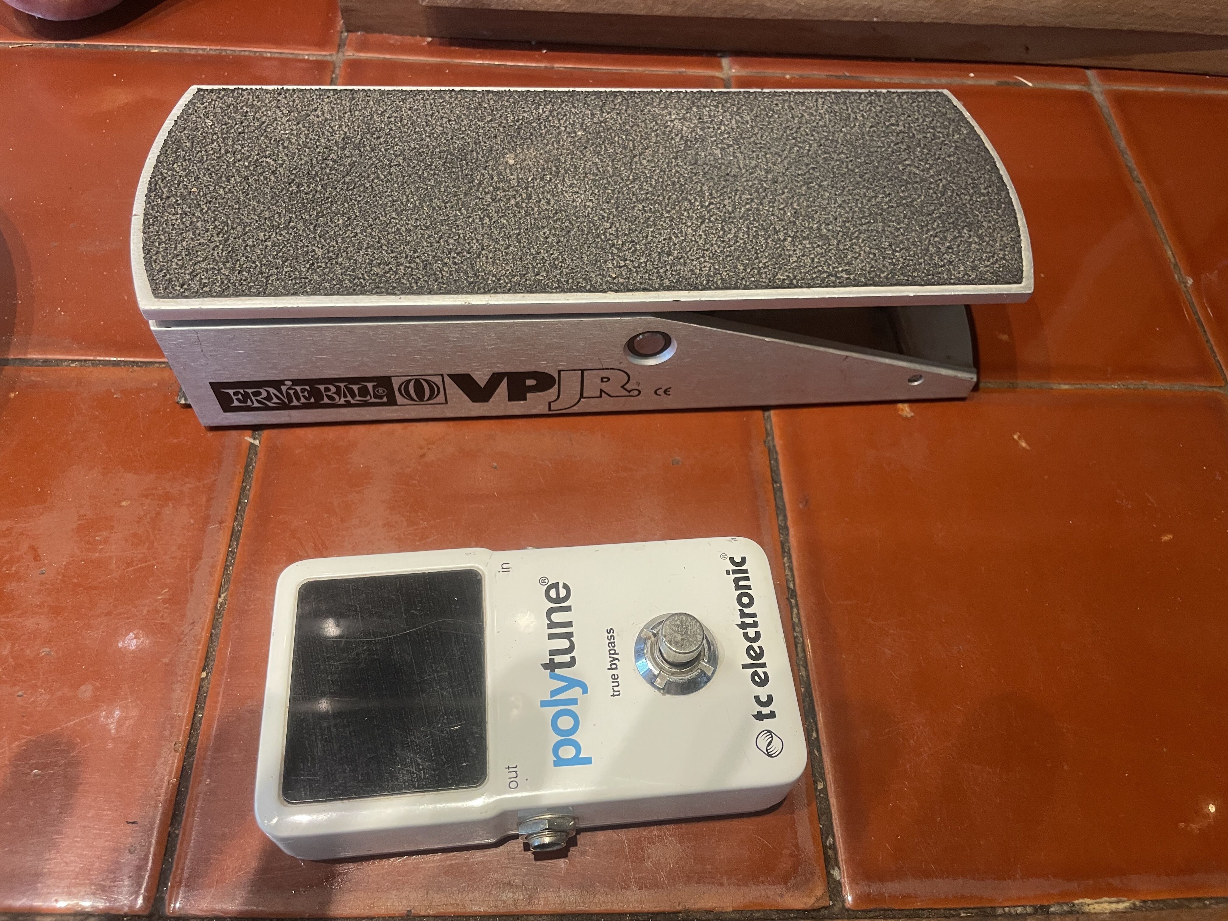 Lot pedale volume ernie ball et polytune