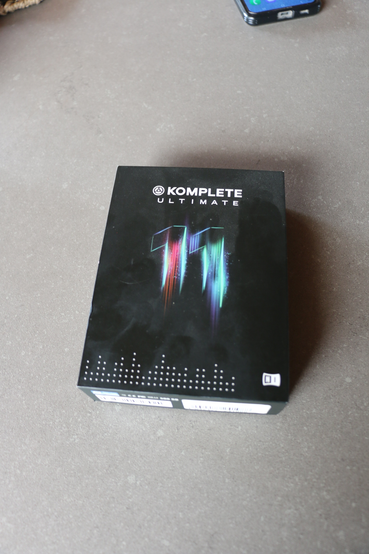 Vends Komplete Ultimate 11 dans sa boite d'origine
