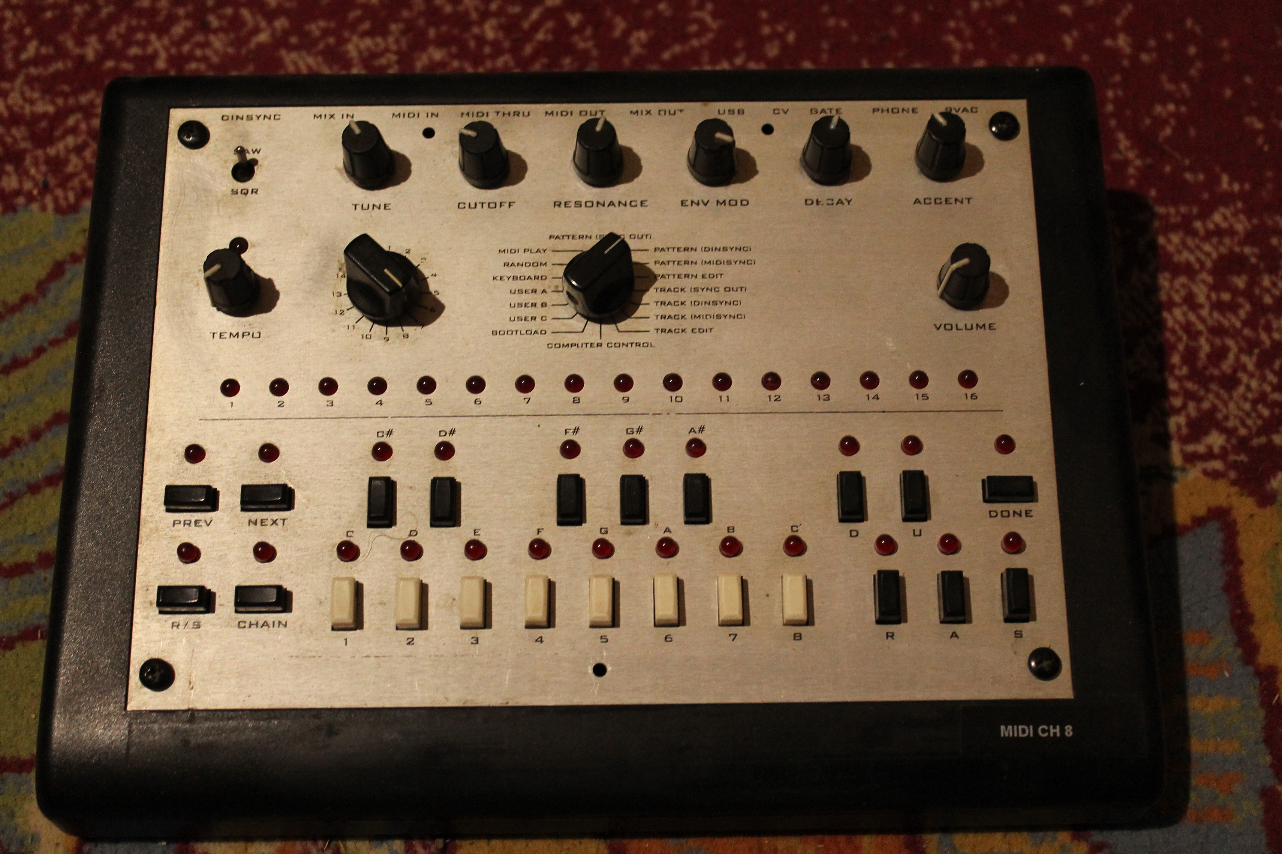 x0xb0x Ladyada – Édition Wasp – Synthétiseur Bass Line Acid