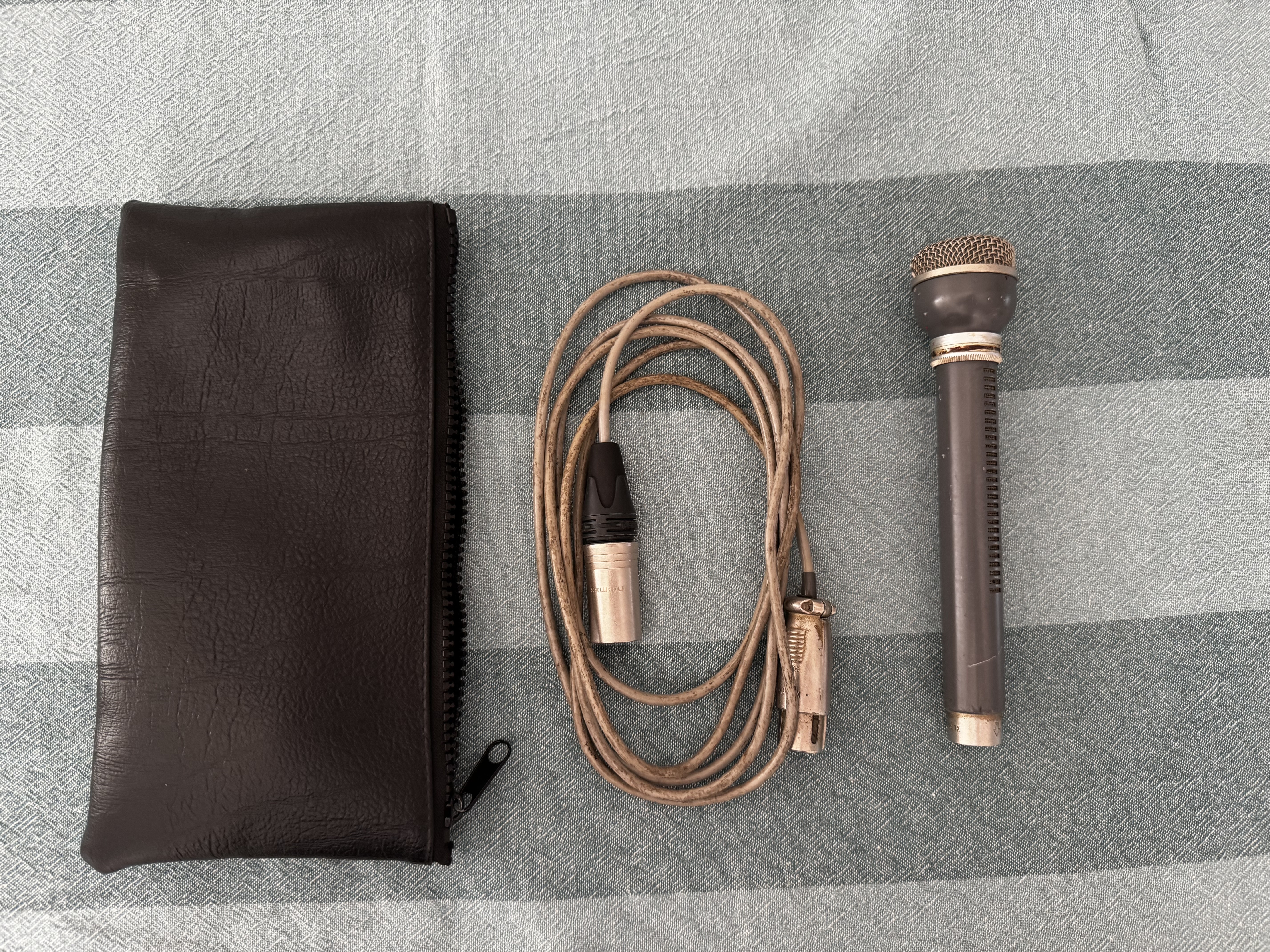 AKG D19