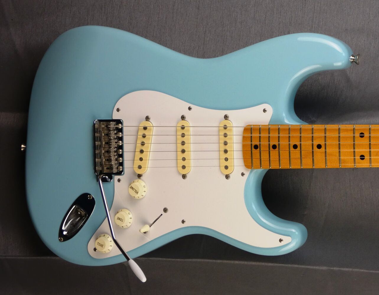 fender-stratocaster-st-5277456