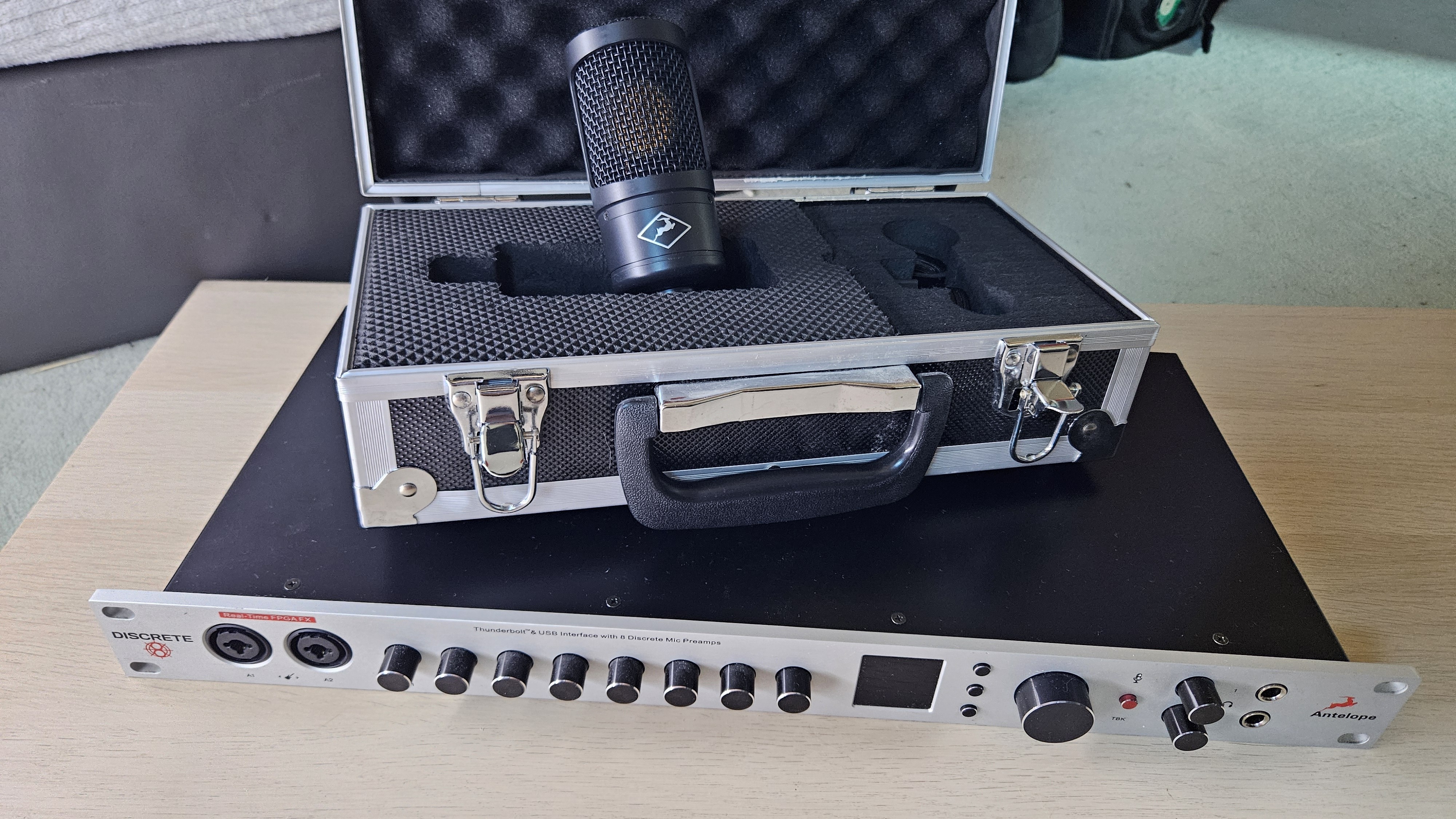 Antelope Discrete 8  + micro Edge Solo + Pack 11 Émulations Micros + Basic FX Pack
