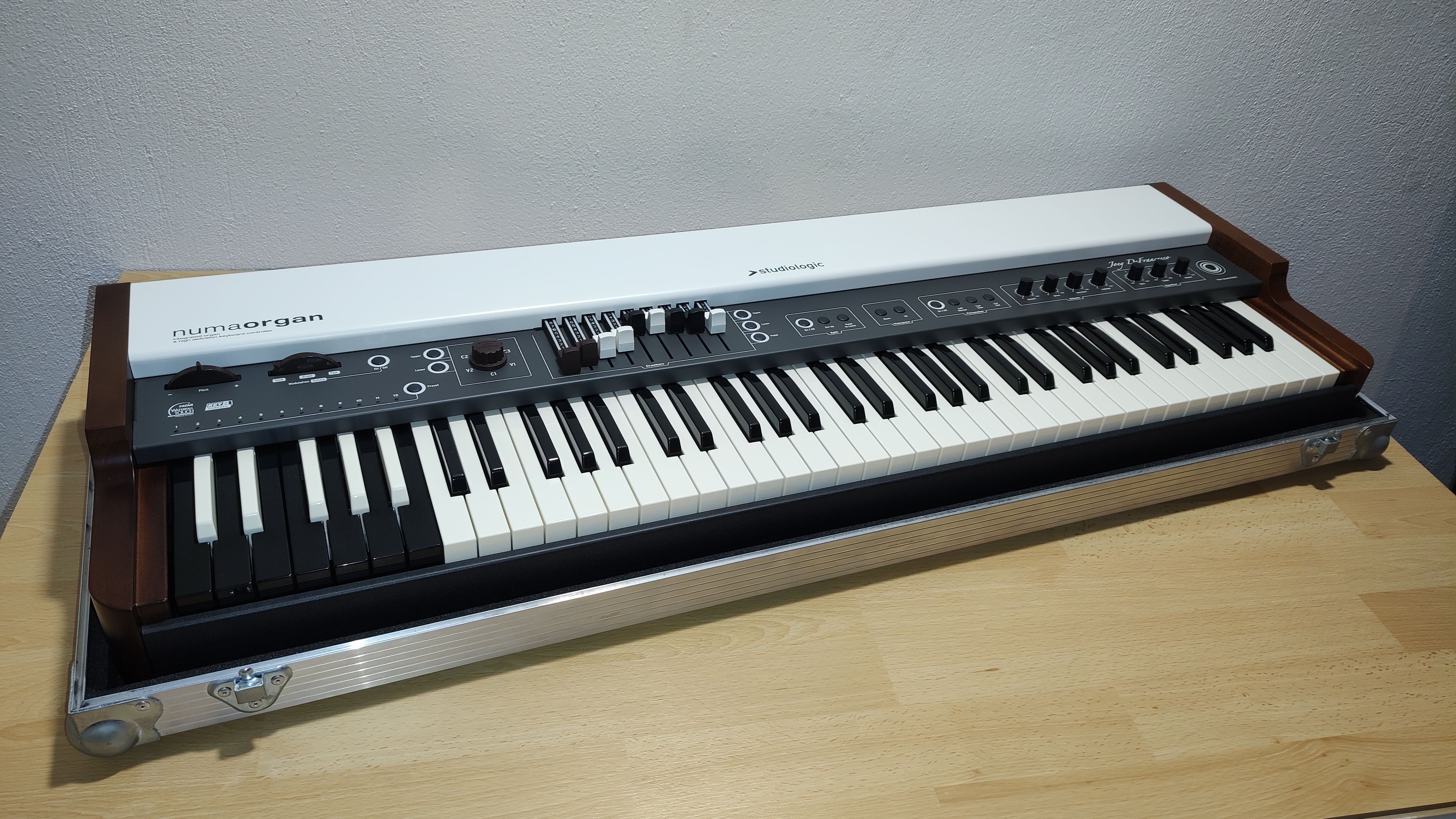 Vends Numa Organ modèle Joey De Francesco