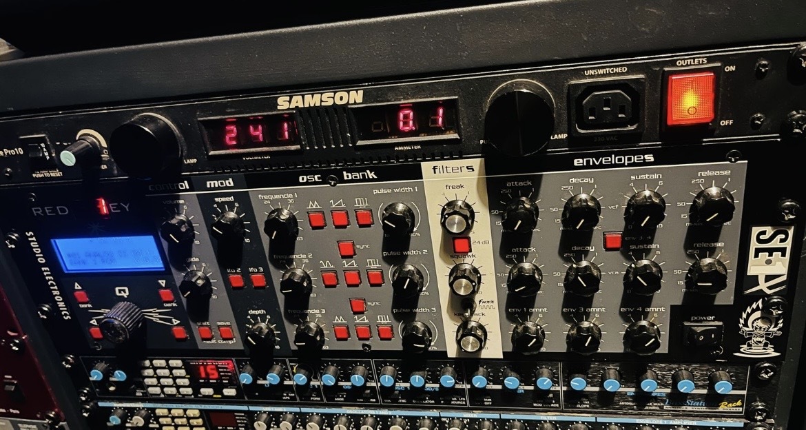 Se1x nova red eye edition  De studio electronics