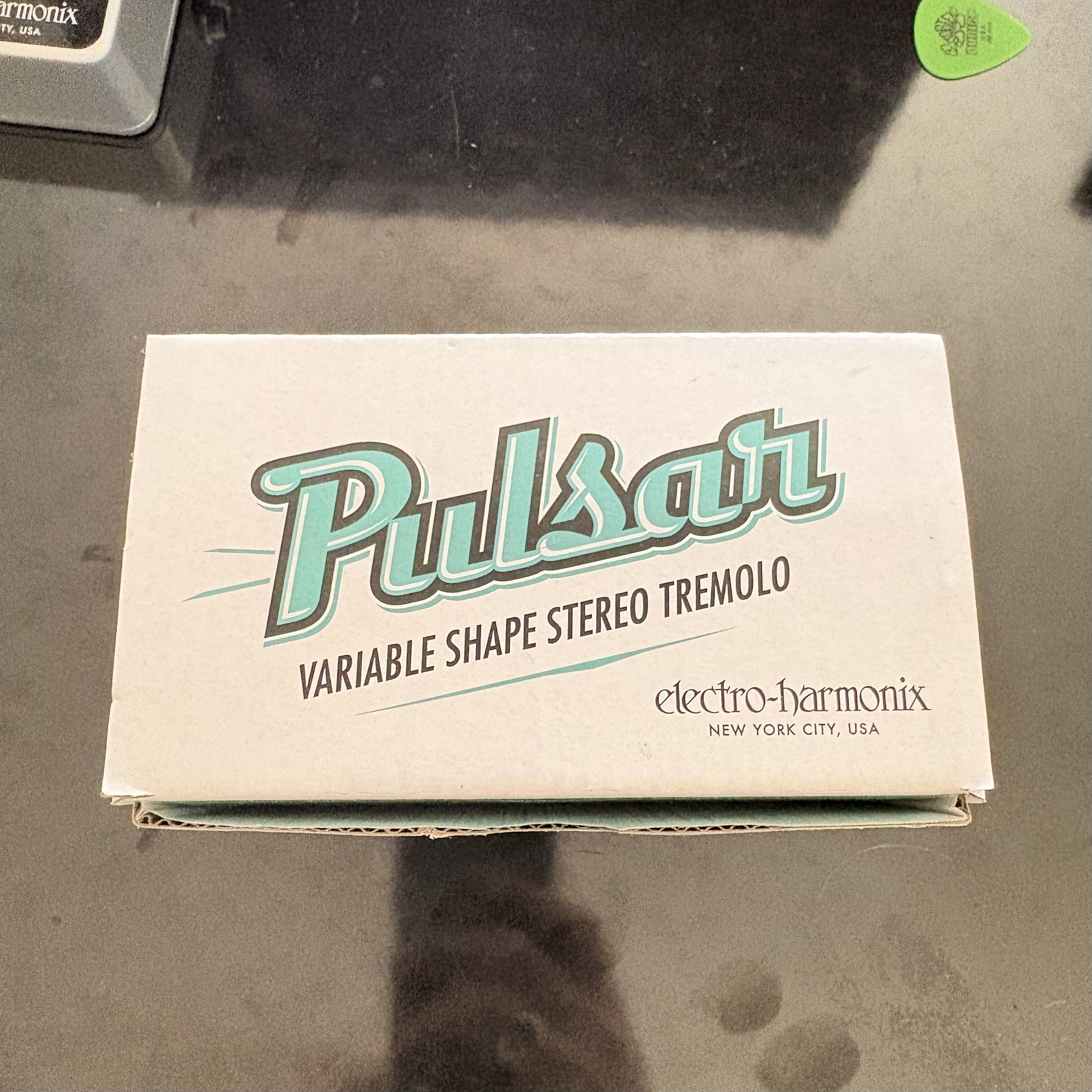 Electro-Harmonix Nano Pulsar Variable Shape Stereo Tremolo (79769)