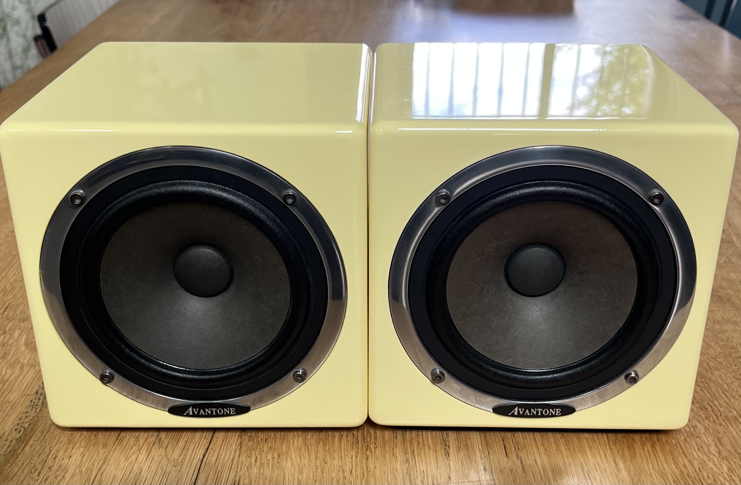 Avantone Pro MixCube Active crème.