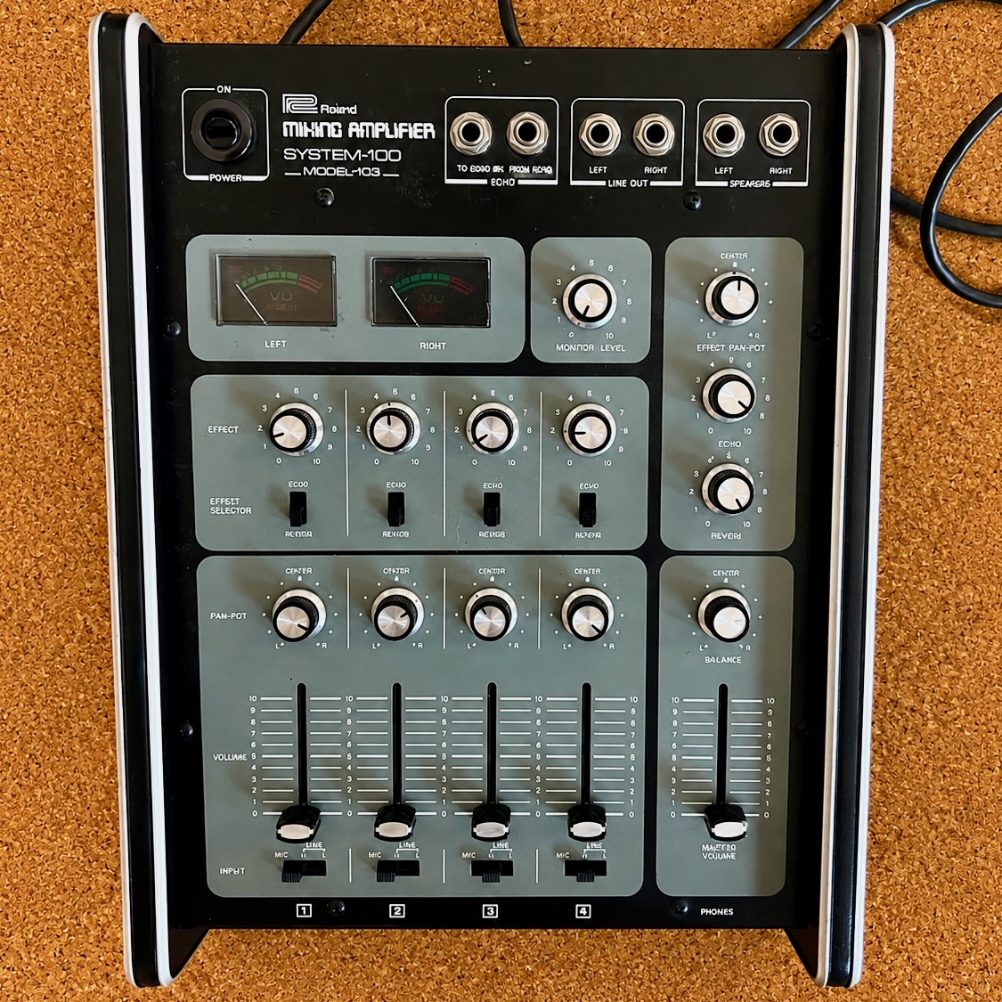 Vends Roland System 100 - 103 mixer, état nickel + boîte d'origine. 