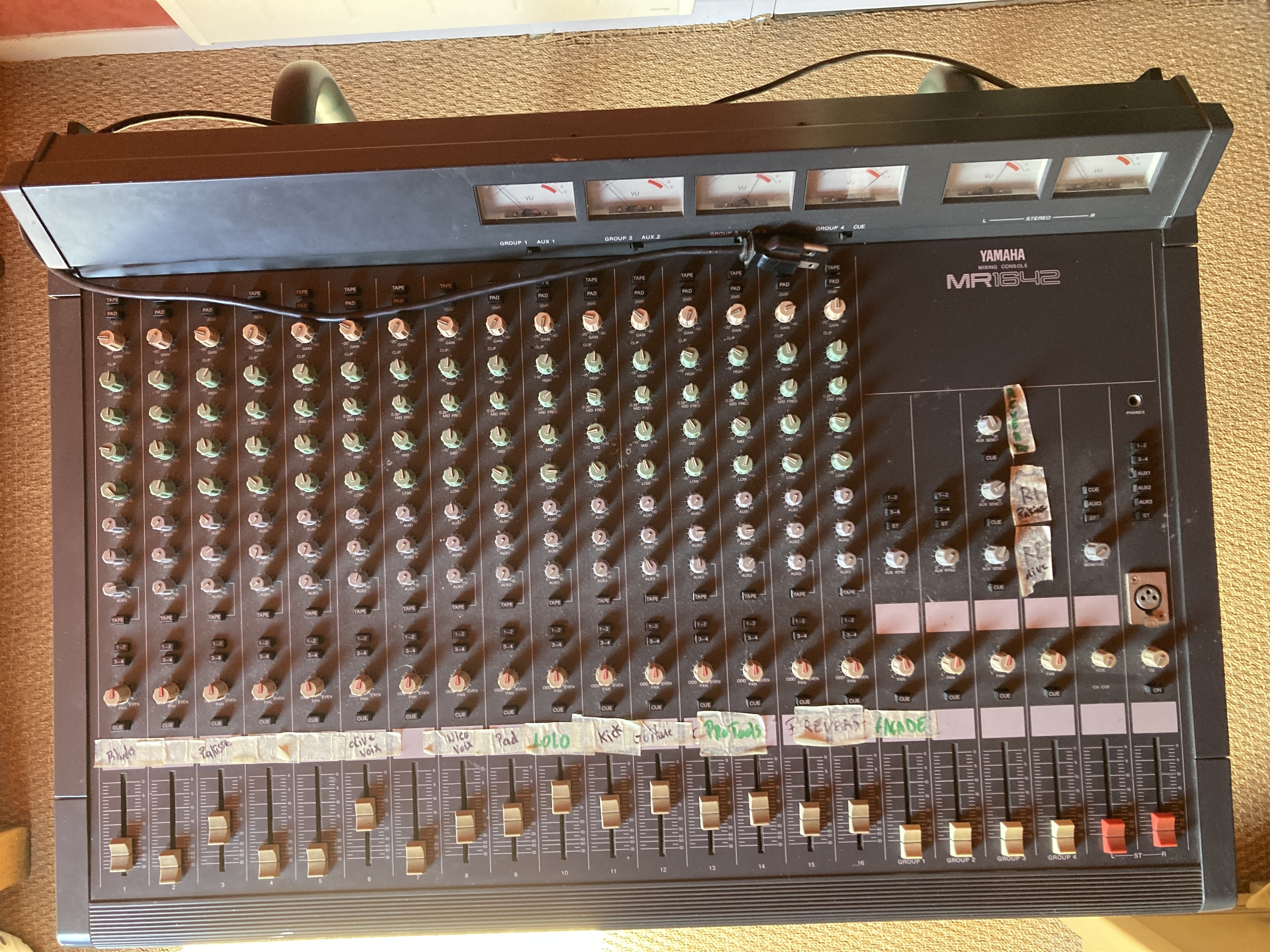 Vends Table de mixage Yamaha MR1642