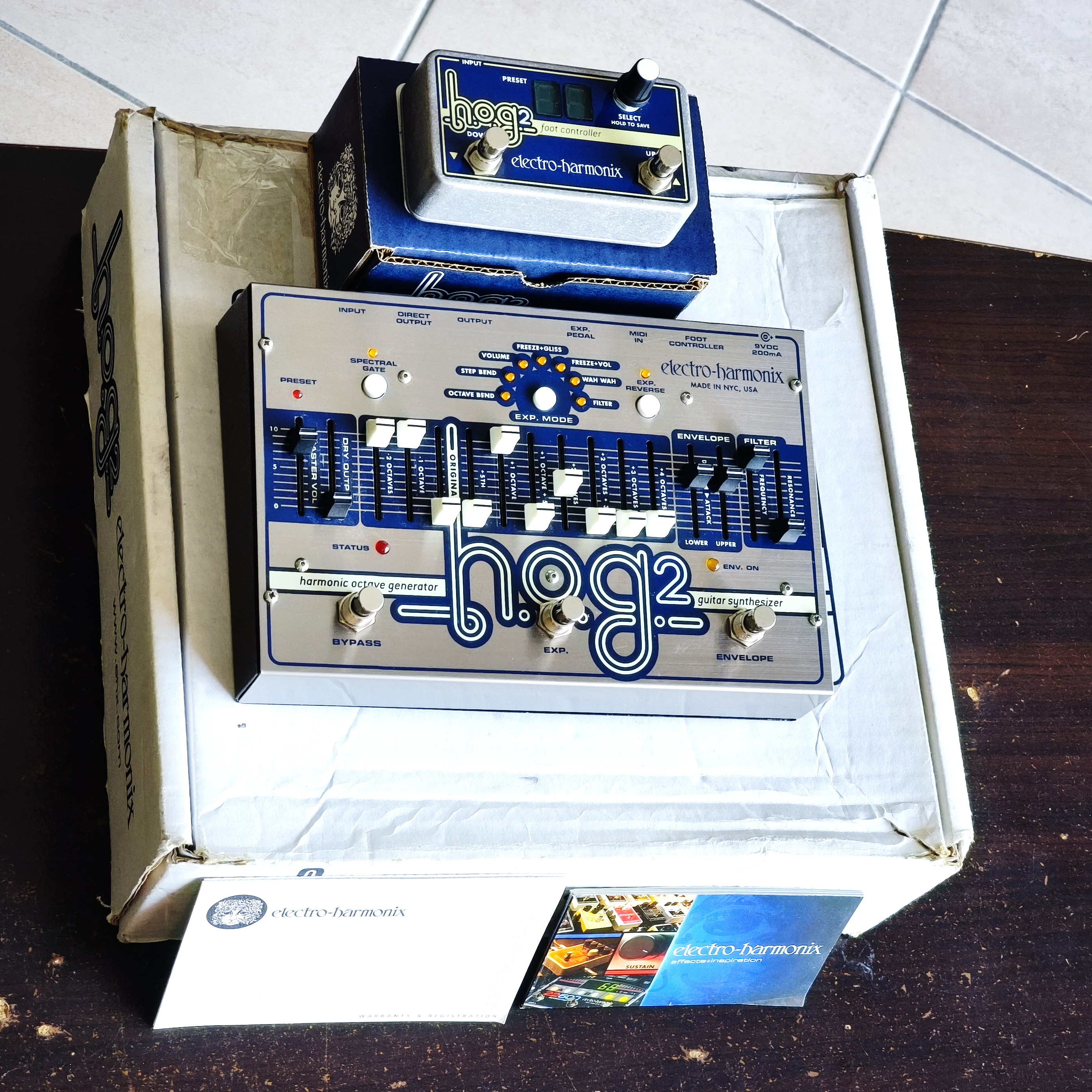 Vends Electro-Harmonix (EHX) HOG 2 (harmonic octave generator / guitar synthesizer) + FOOT CONTROLLER