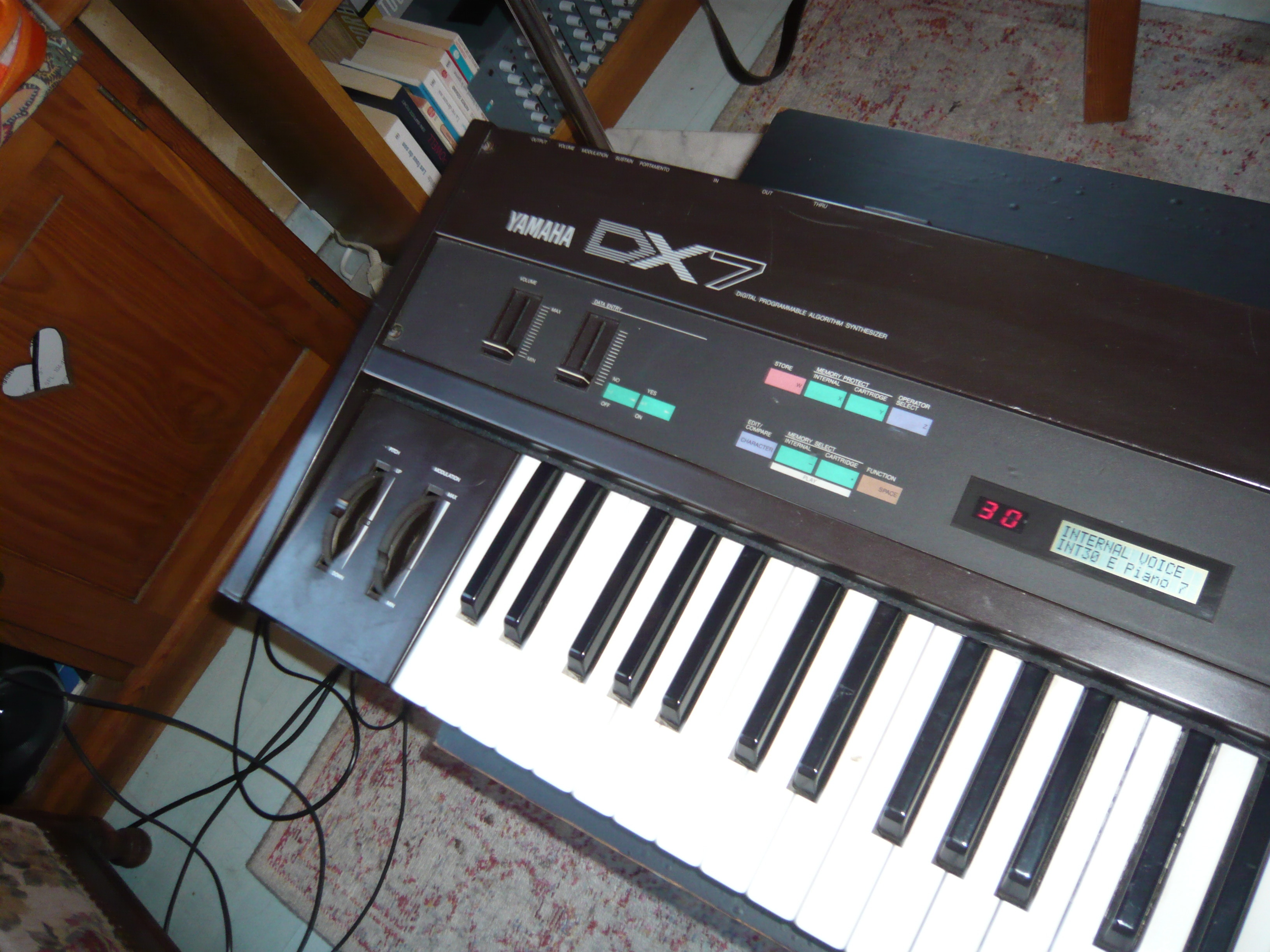 Yamaha DX7 (42557)