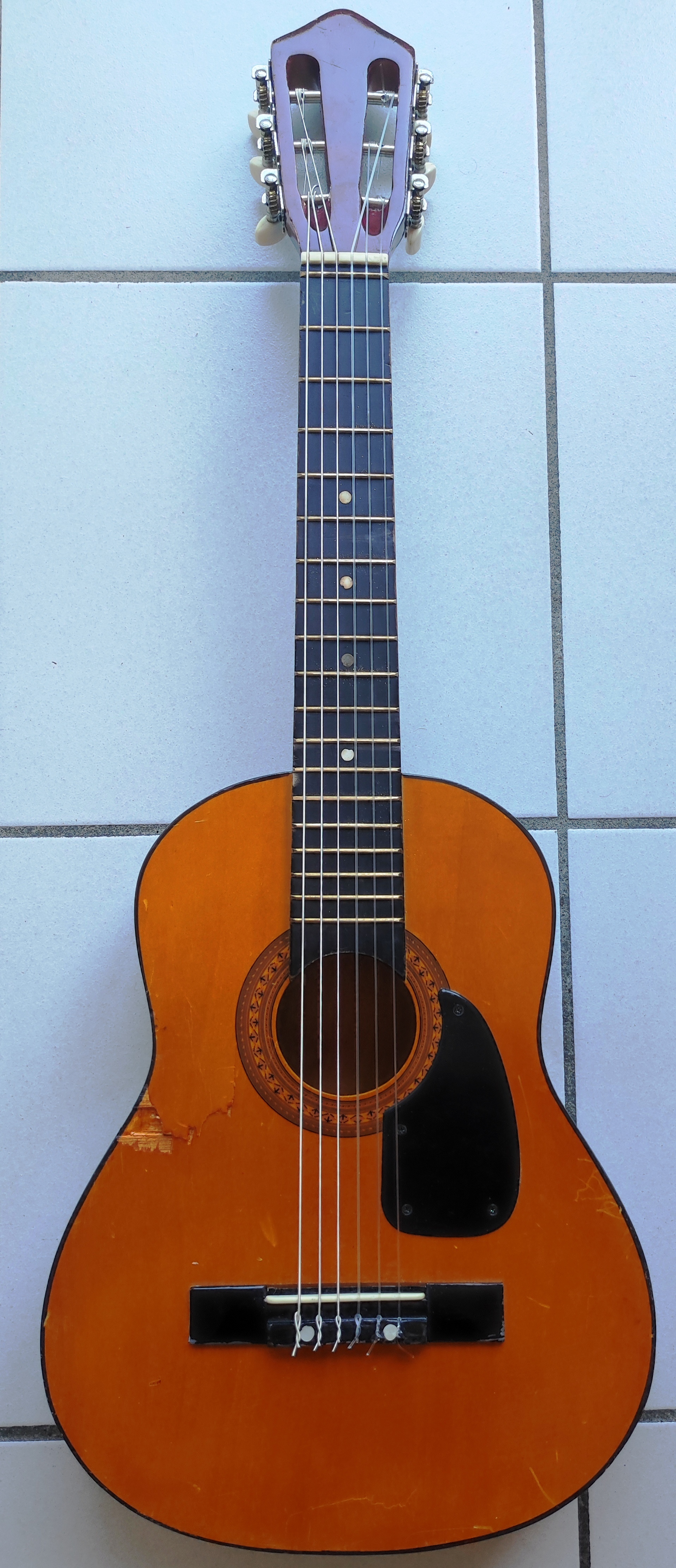 Petite Guitare Classique.