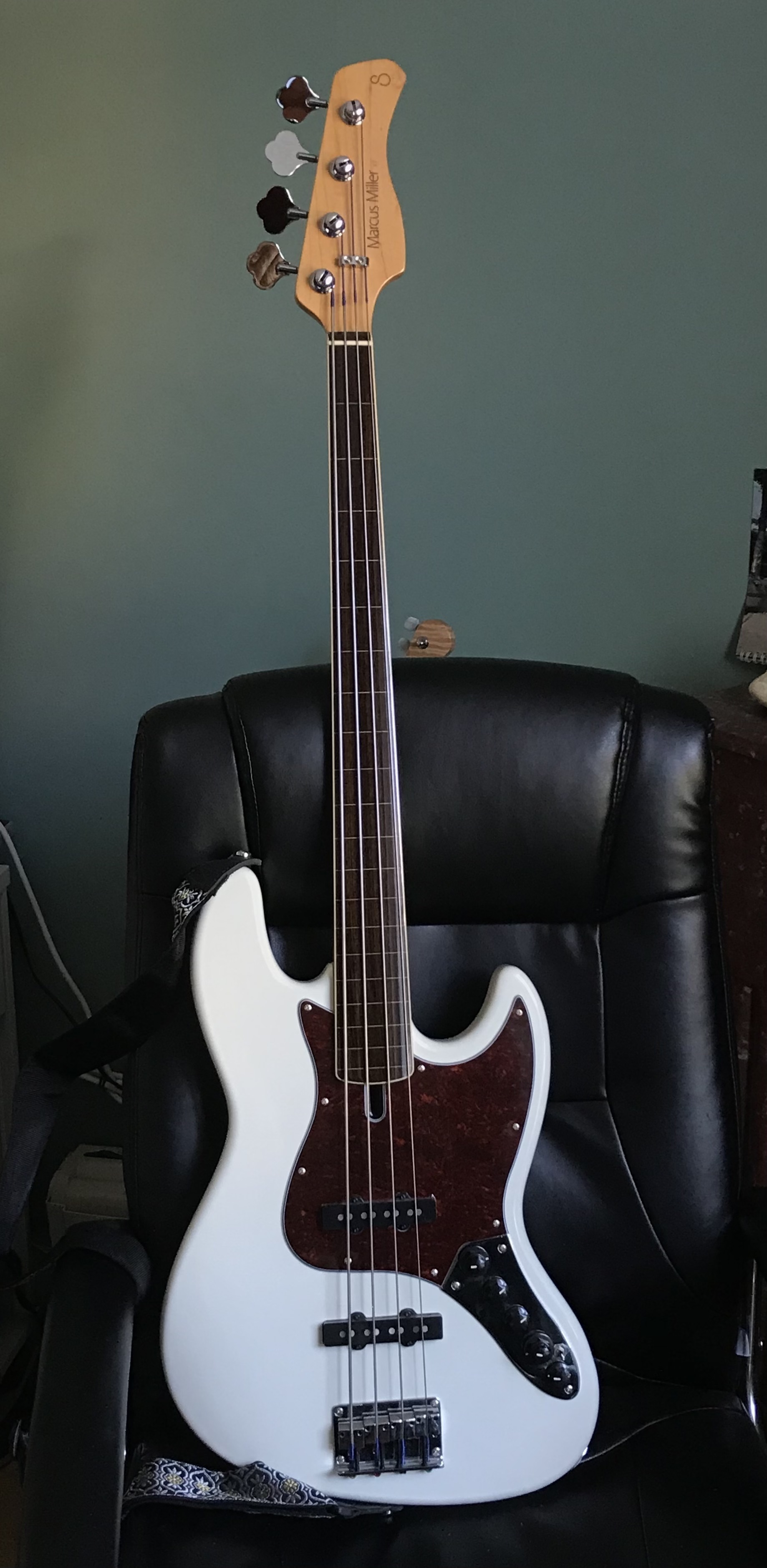 Sire Marcus Miller Alder V7 4ST Fretless