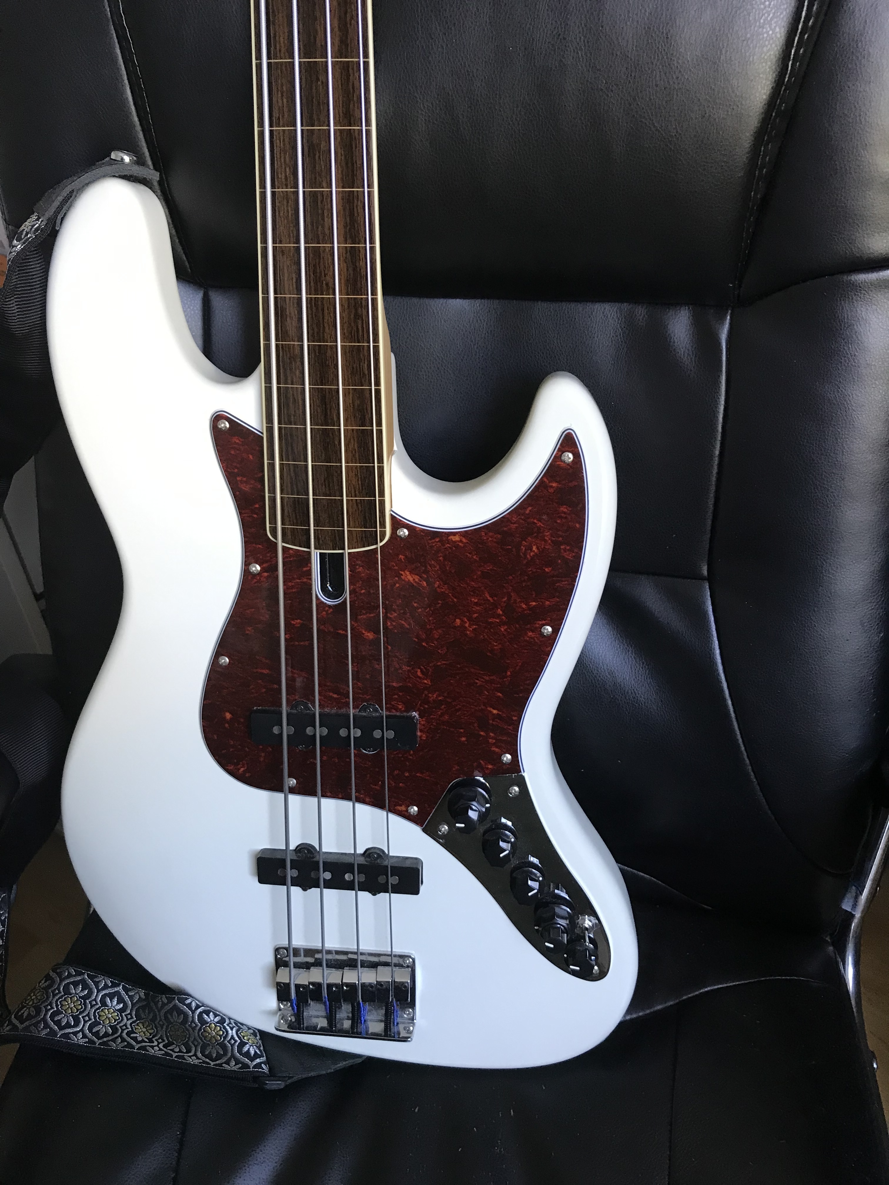 Sire Marcus Miller Alder V7 4ST Fretless (8632)