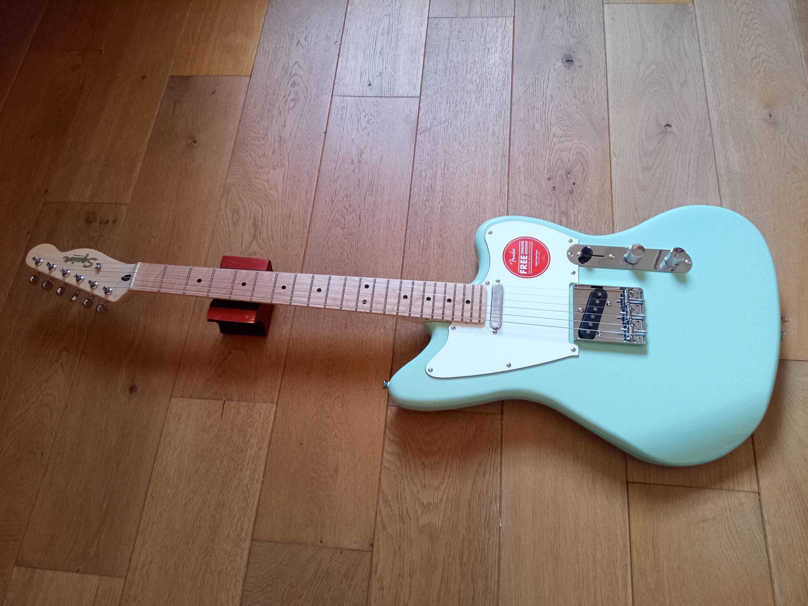 squier-paranormal-offset-02