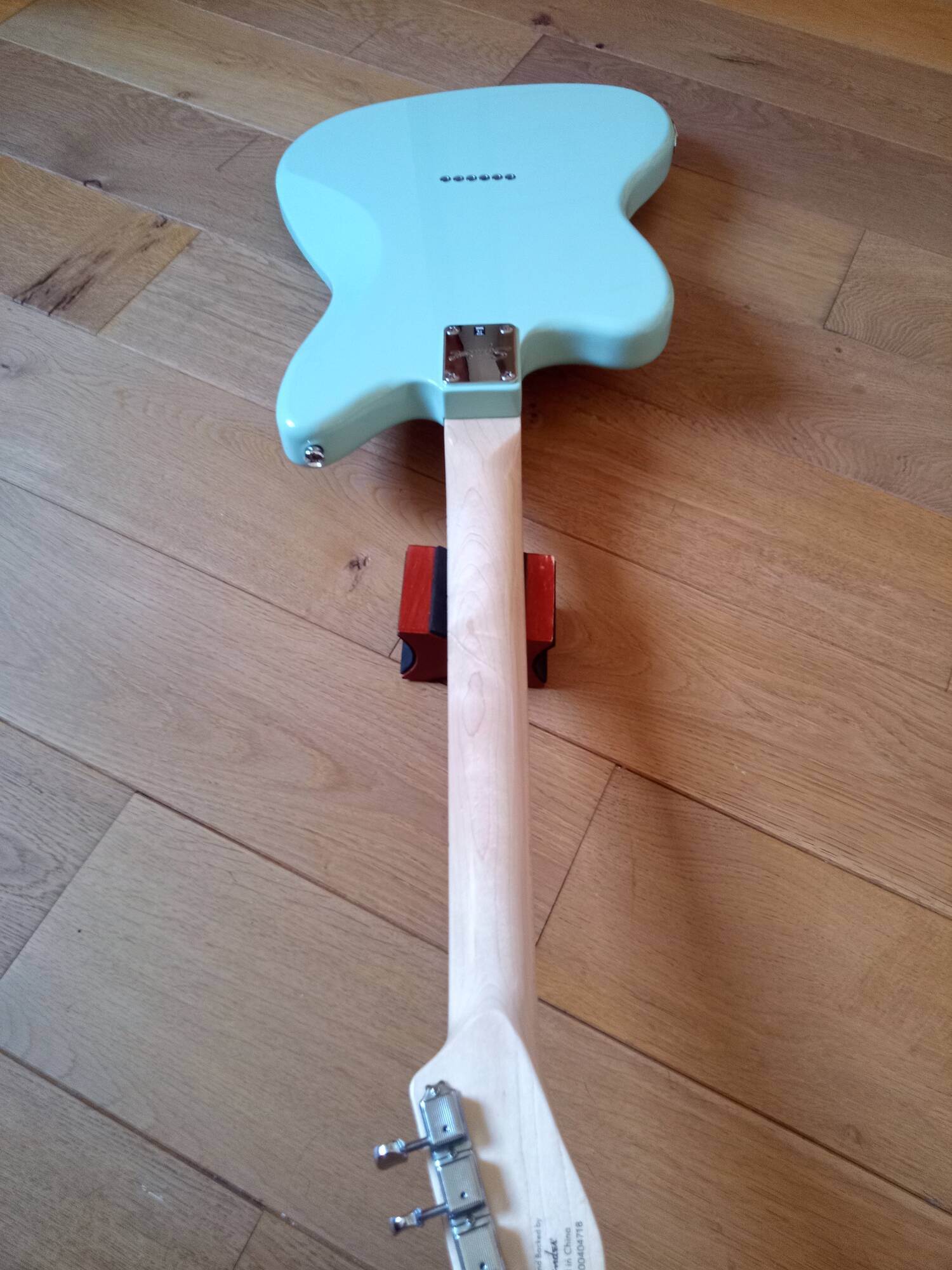 squier-paranormal-offset-04