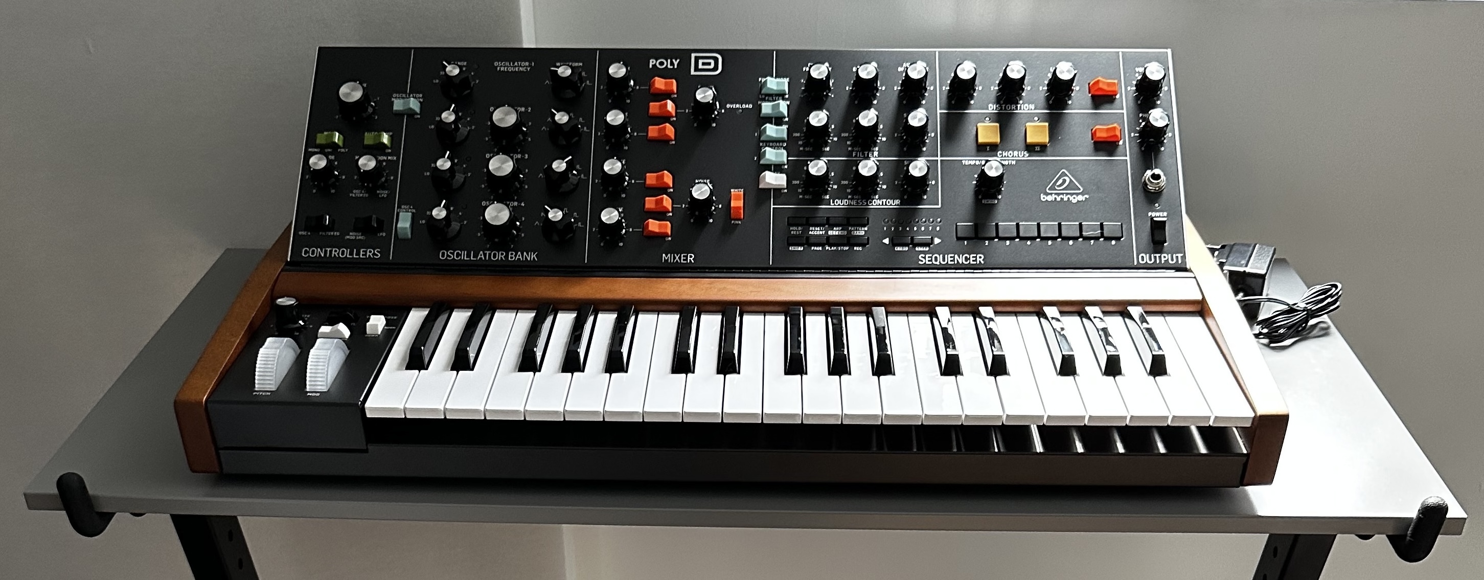 Poly D Behringer + Cover