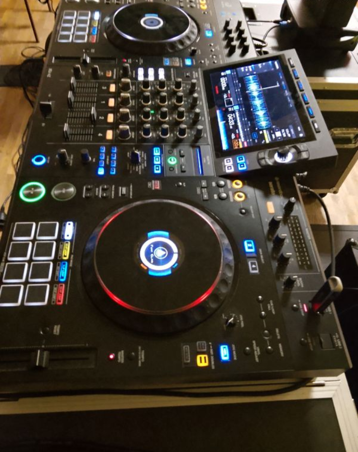 Pioneer AlphaTheta XDJ-AZ +  Case officiel — Très bon état