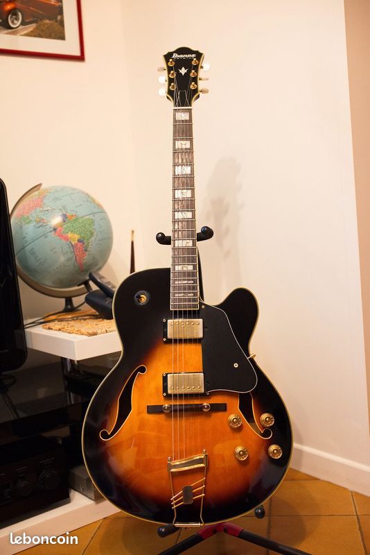 Vends guitare jazz Ibanez AF - 120 Artstar