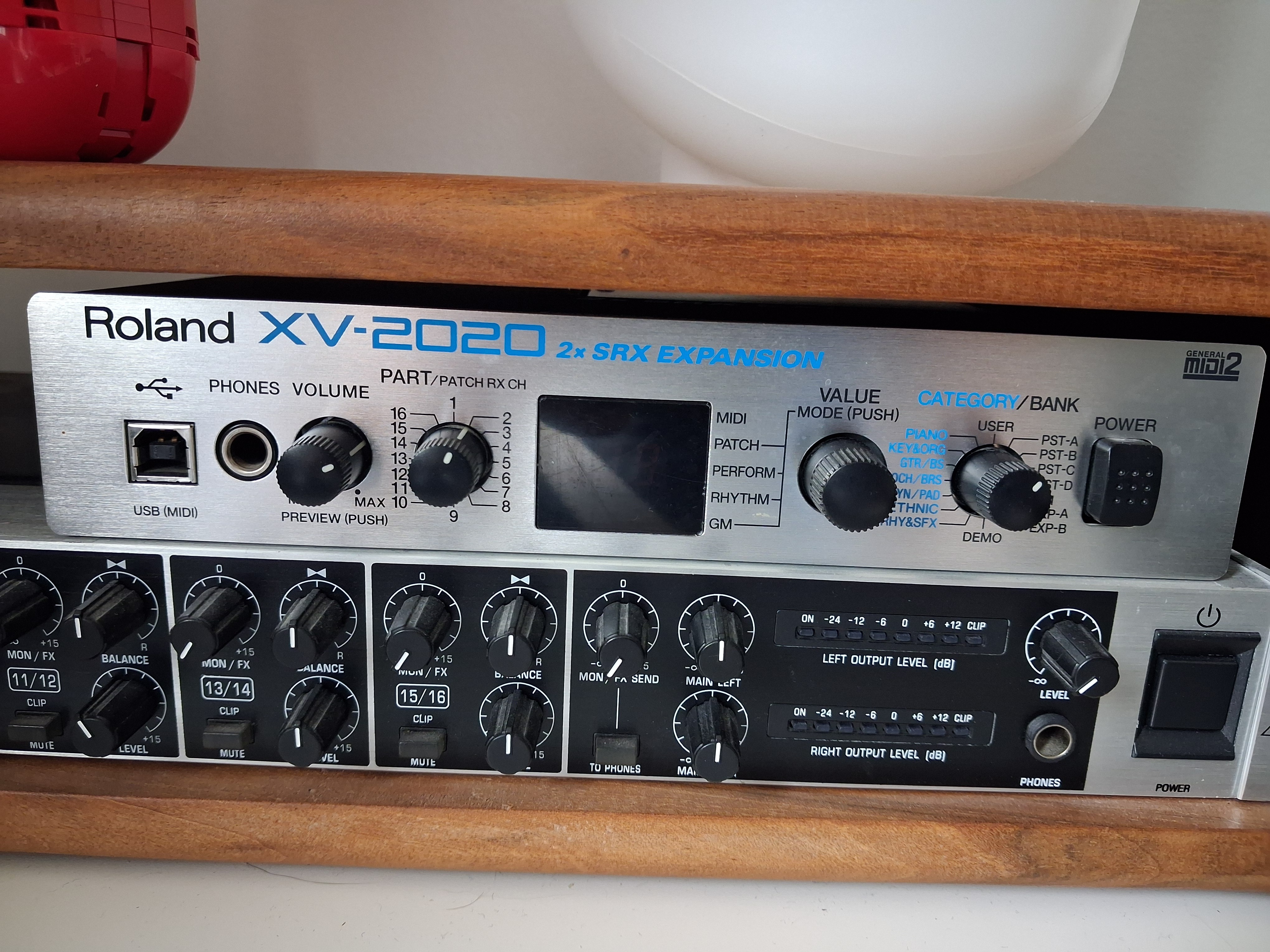 Vends Roland XV2020