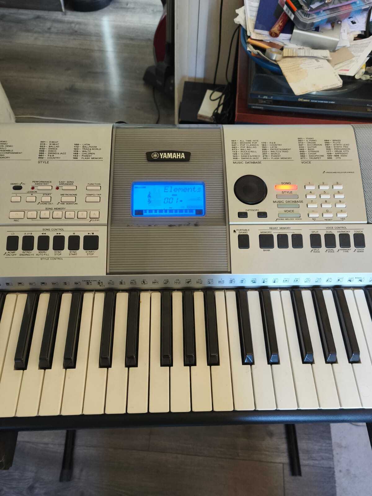 VENDS YAMAHA PSR E413+ACCESSOIRES
