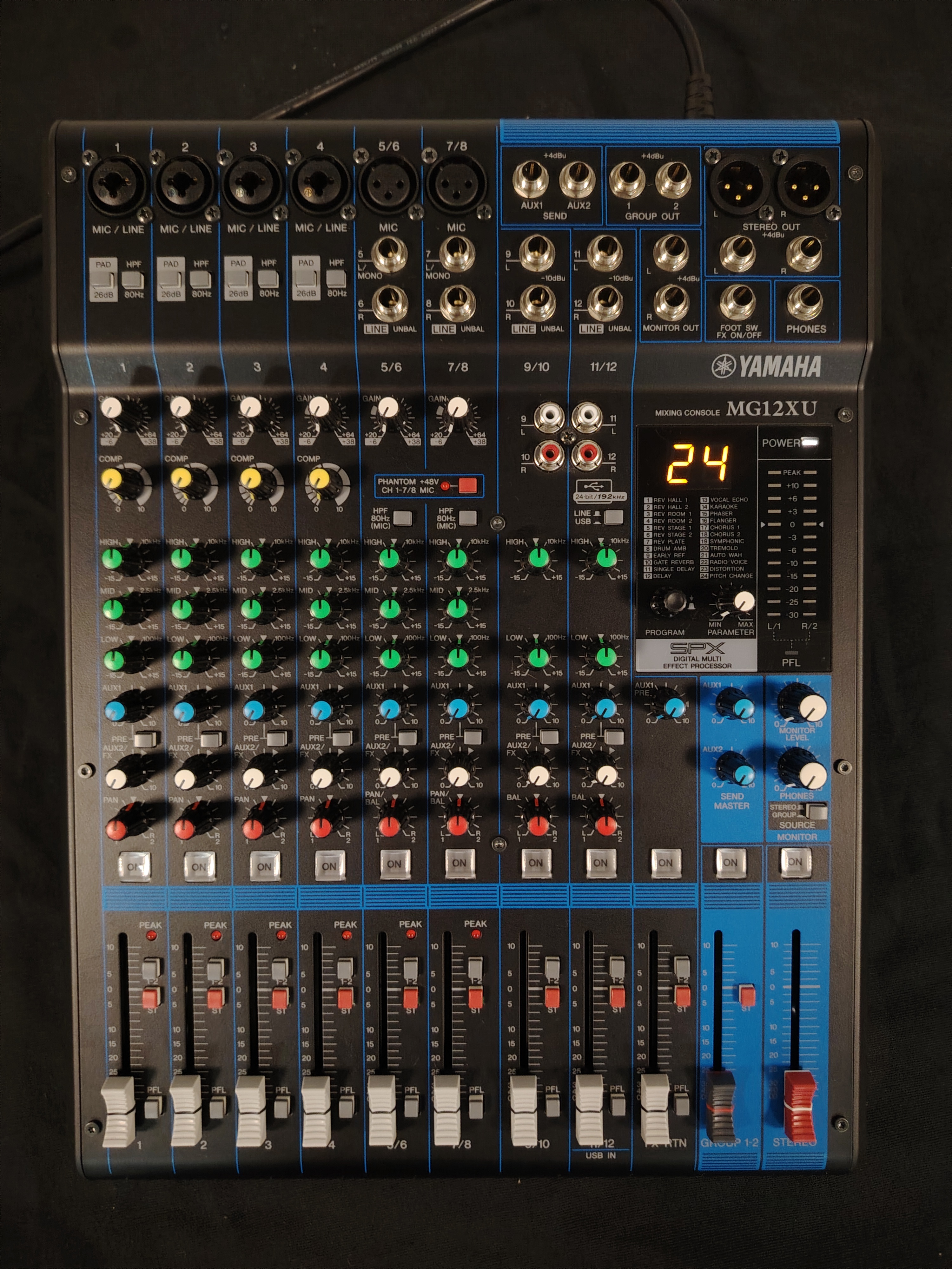 À VENDRE !!! YAMAHA MG12XU – Console de mixage analogique 12 canaux avec effets et USB – EXCELLENT ÉTAT