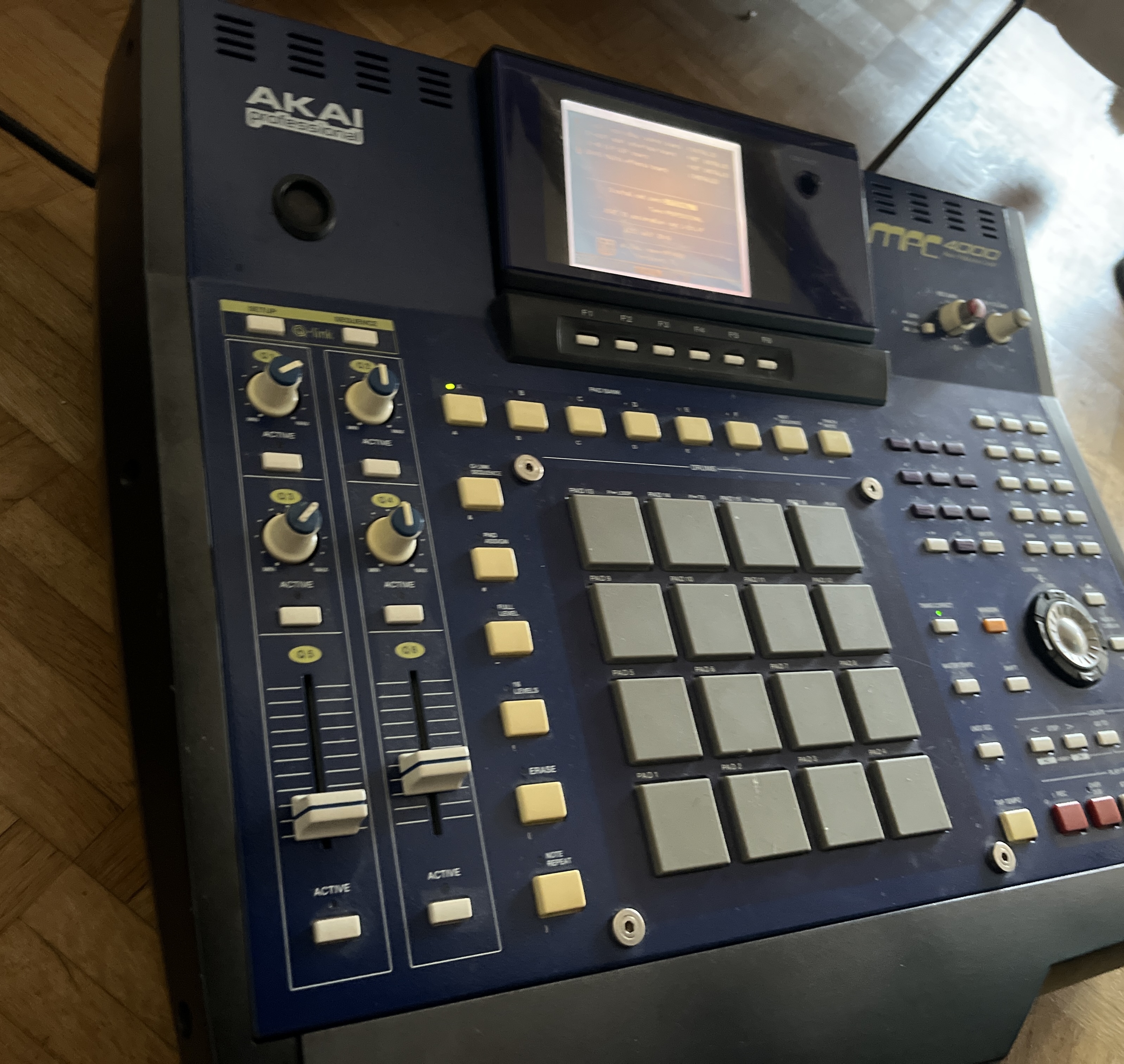 Akai Professional MPC4000 (2035)
