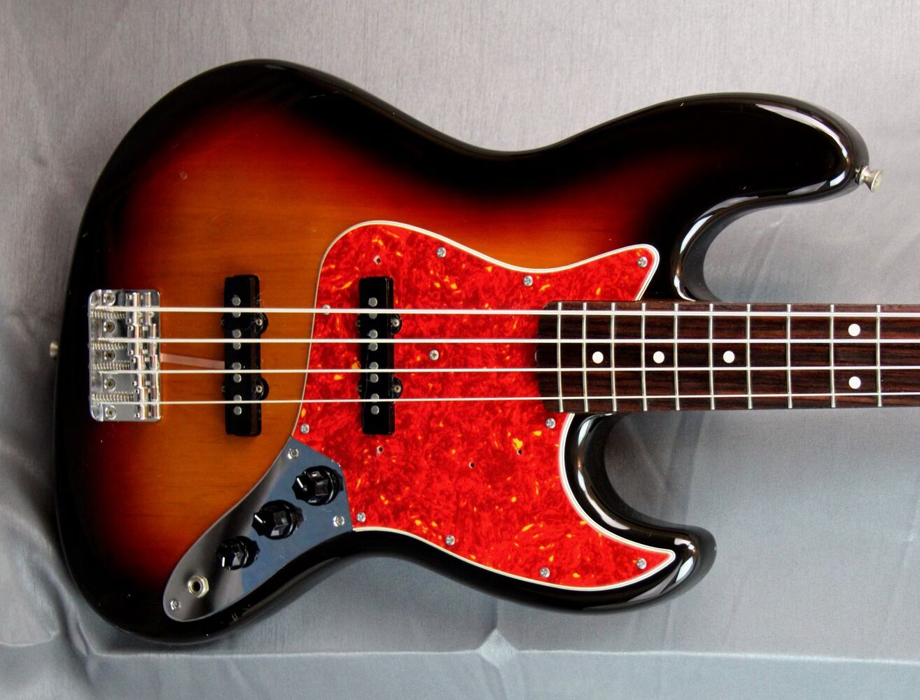 fender-jazz-bass-5212546