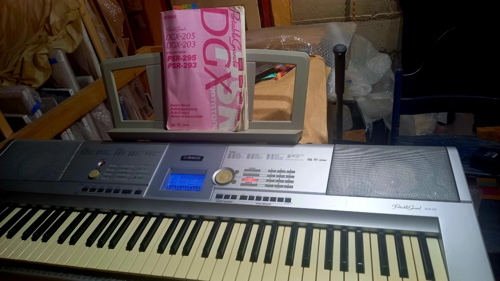 Vends clavier arrangeur Yamaha DGX-205