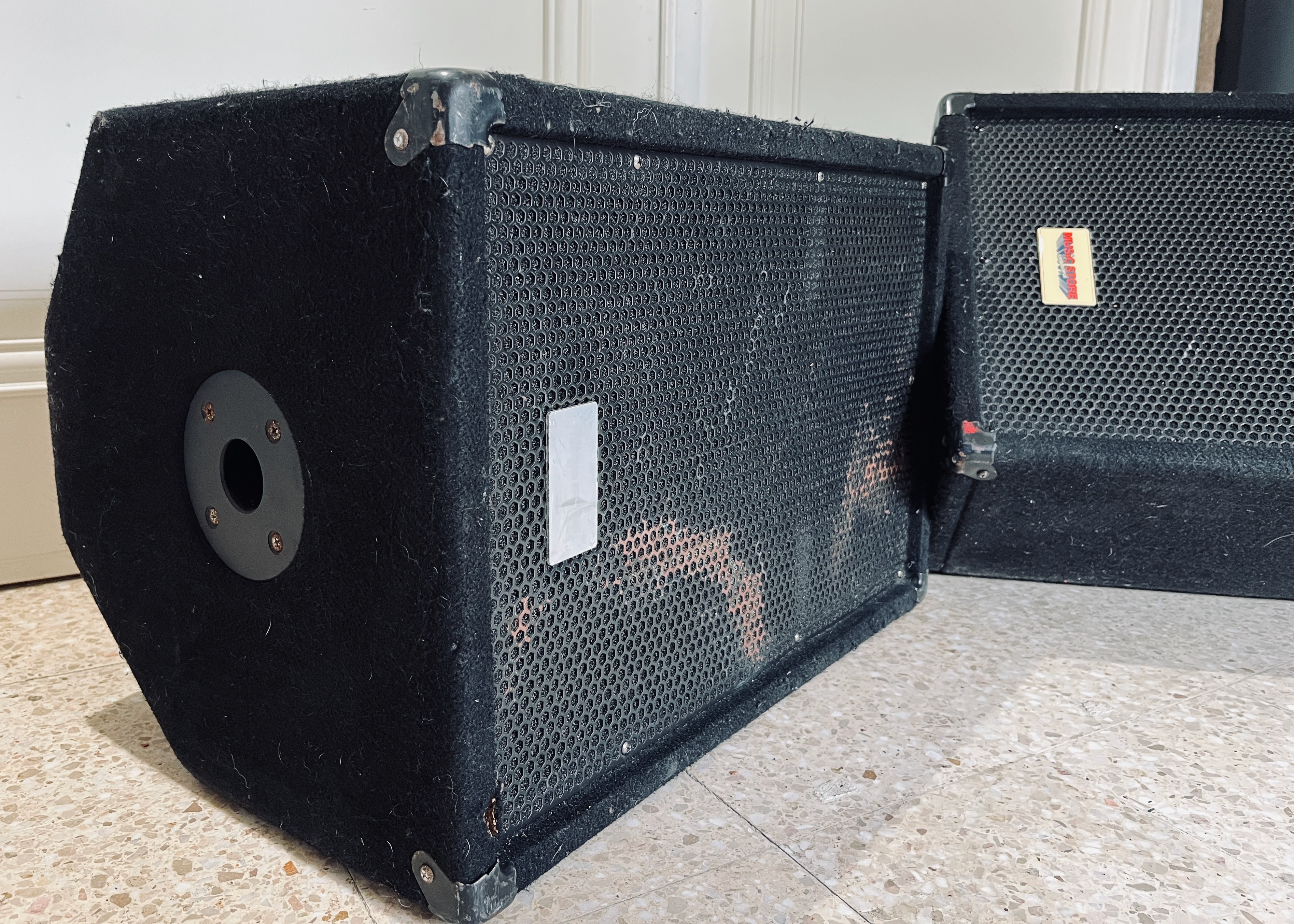 MonitorMusicStore - 2