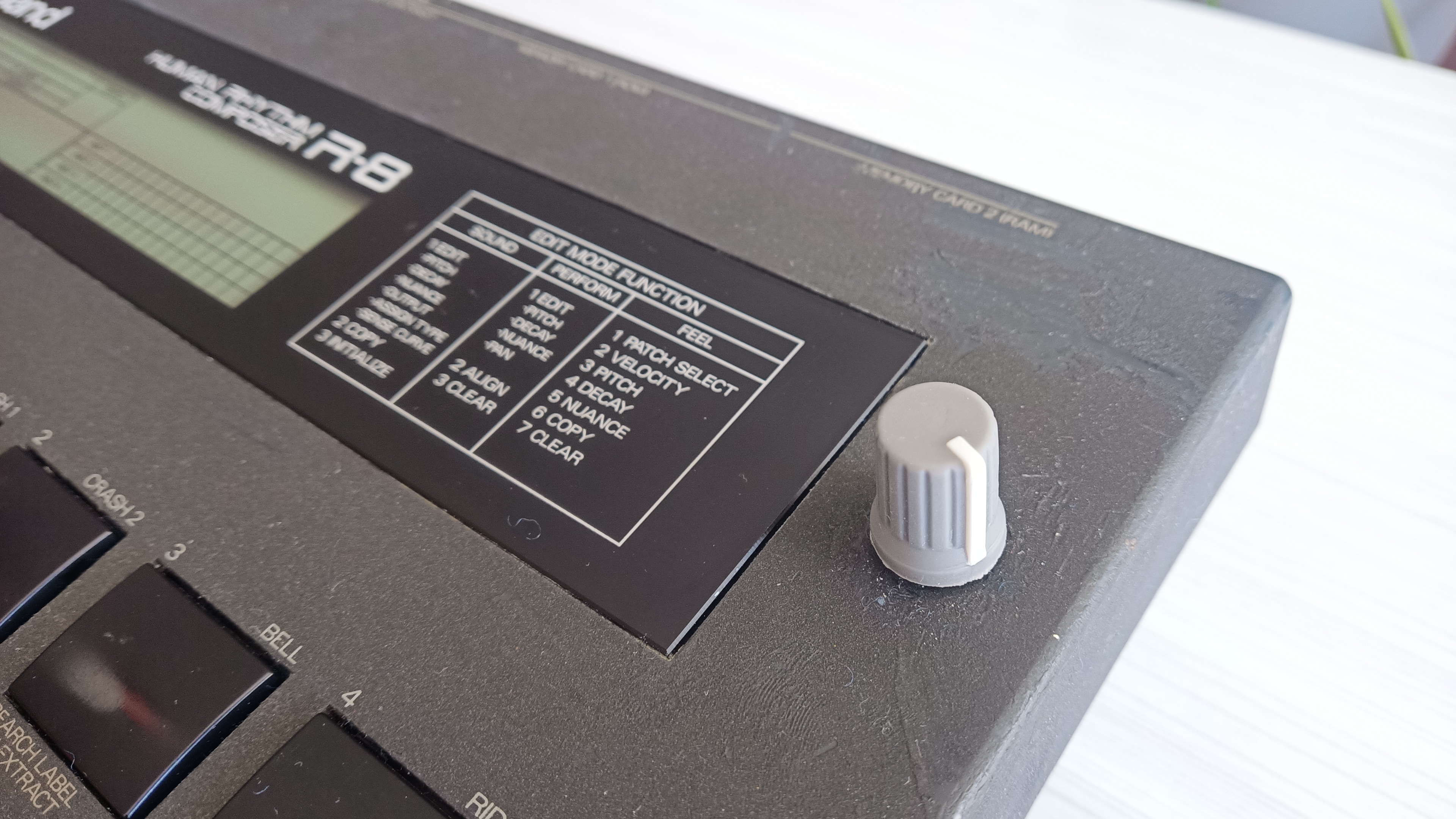 Roland R-8 (46753)