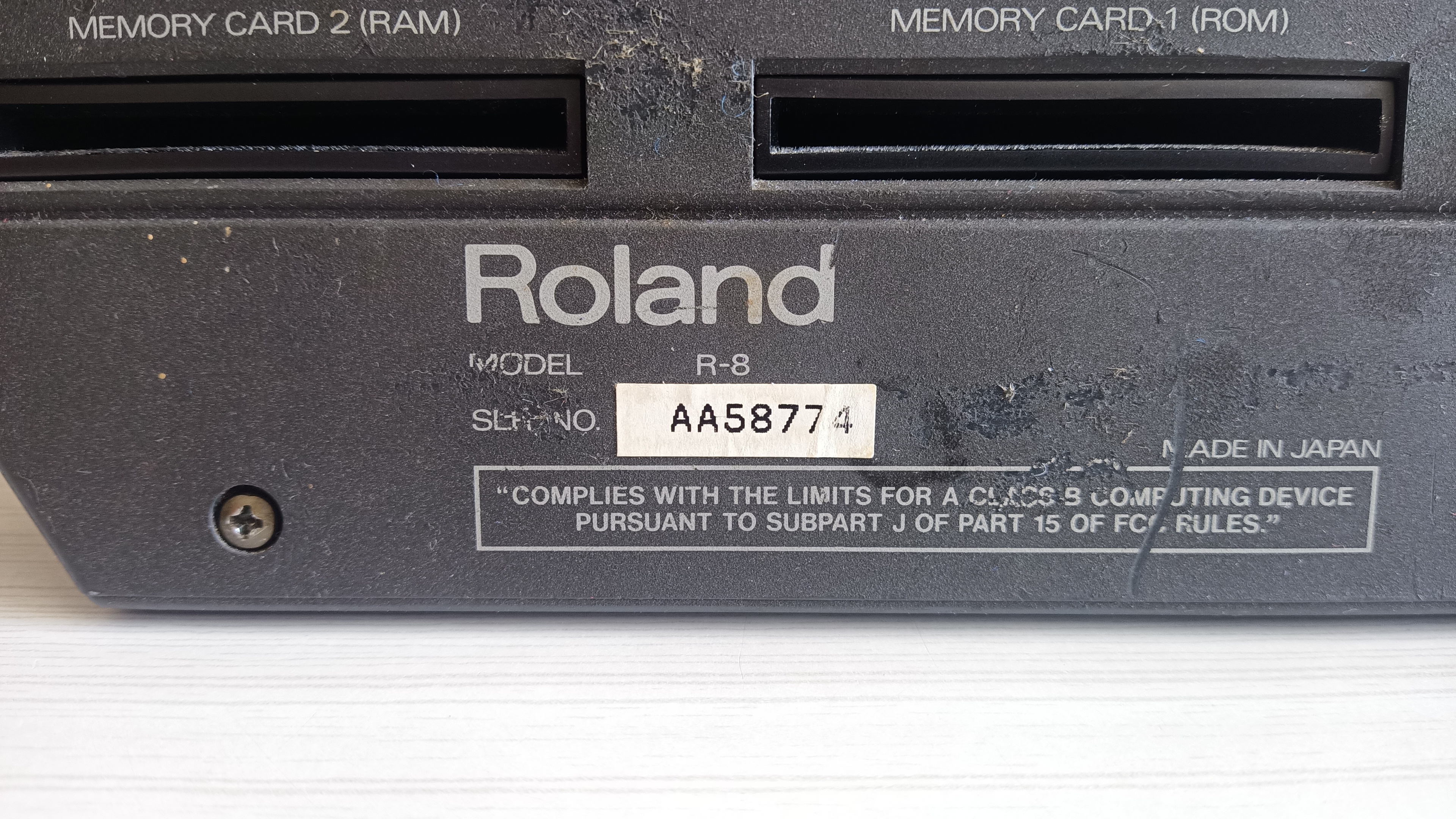 Roland R-8 (98977)