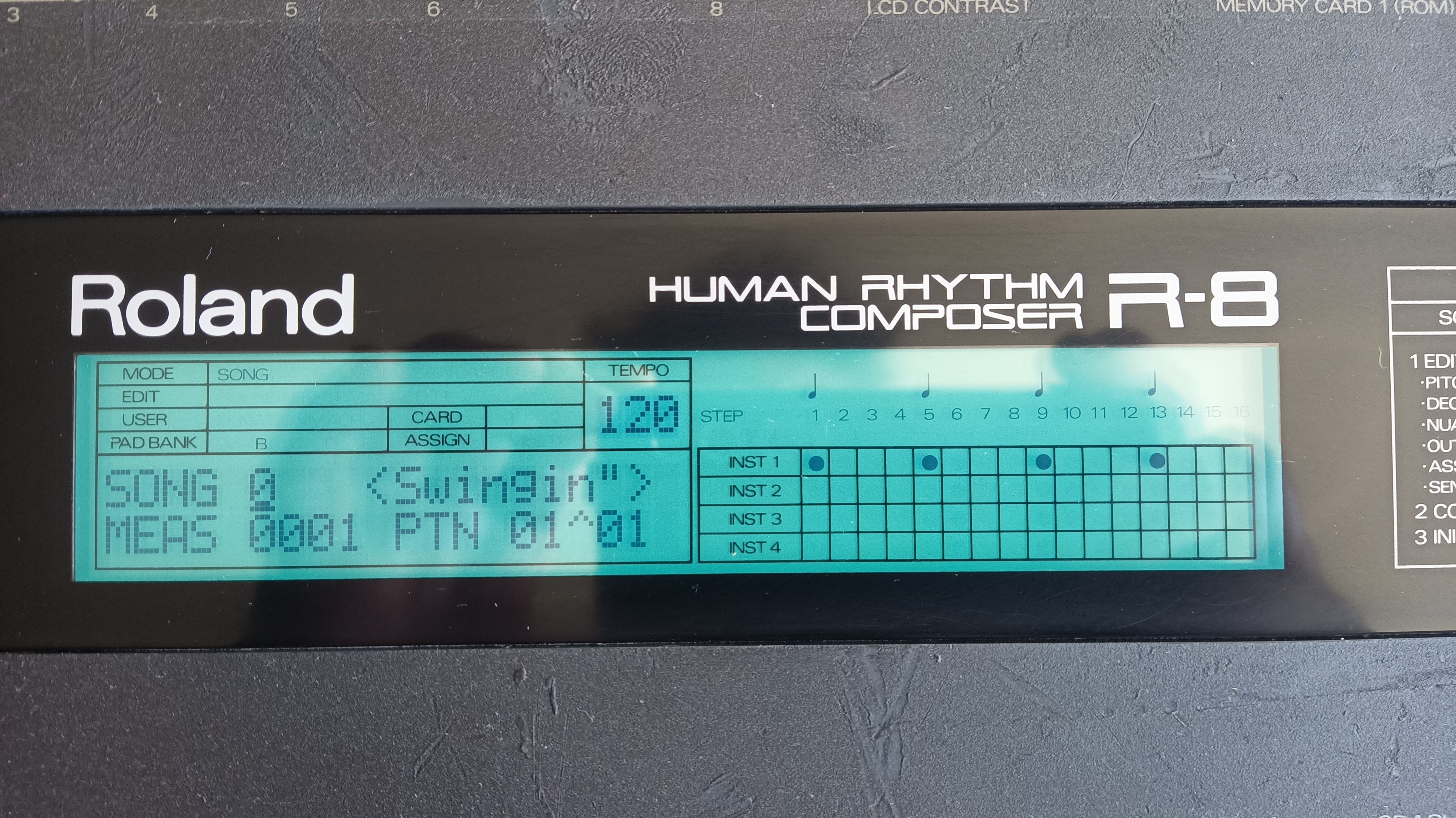 Roland R-8 rétro-éclairé